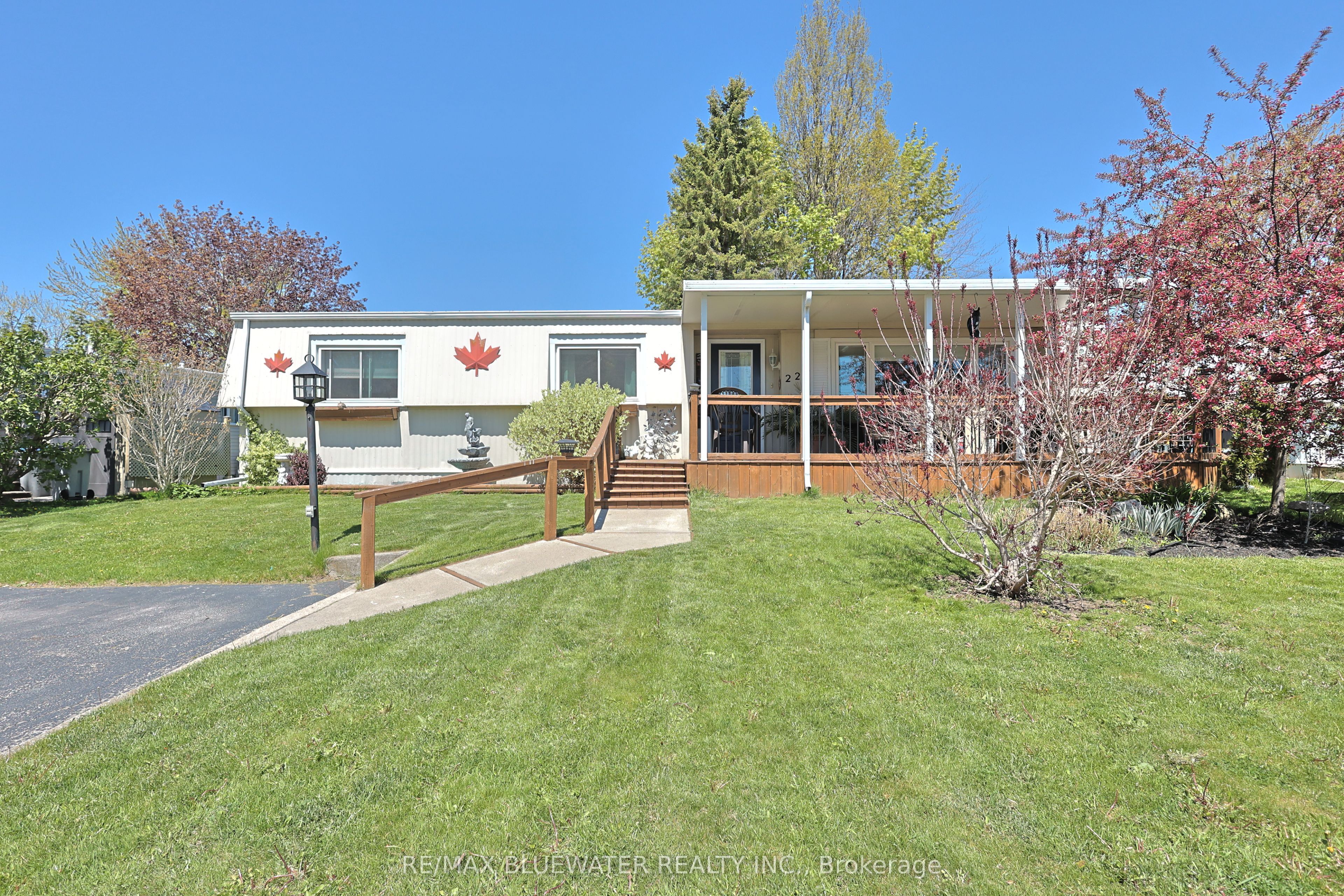 227 Pebble Beach Parkway Property Photo 1