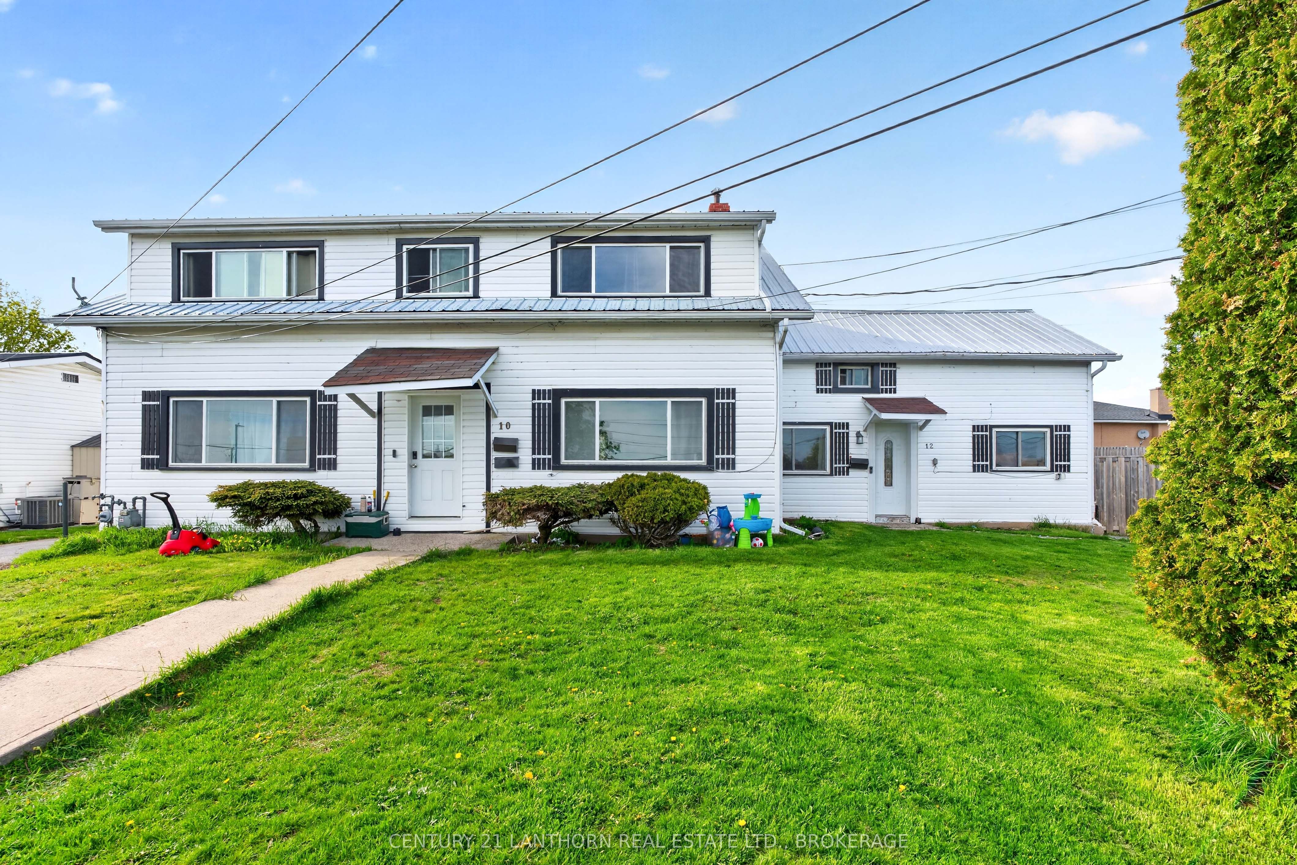10/12 Manitou Crescent E