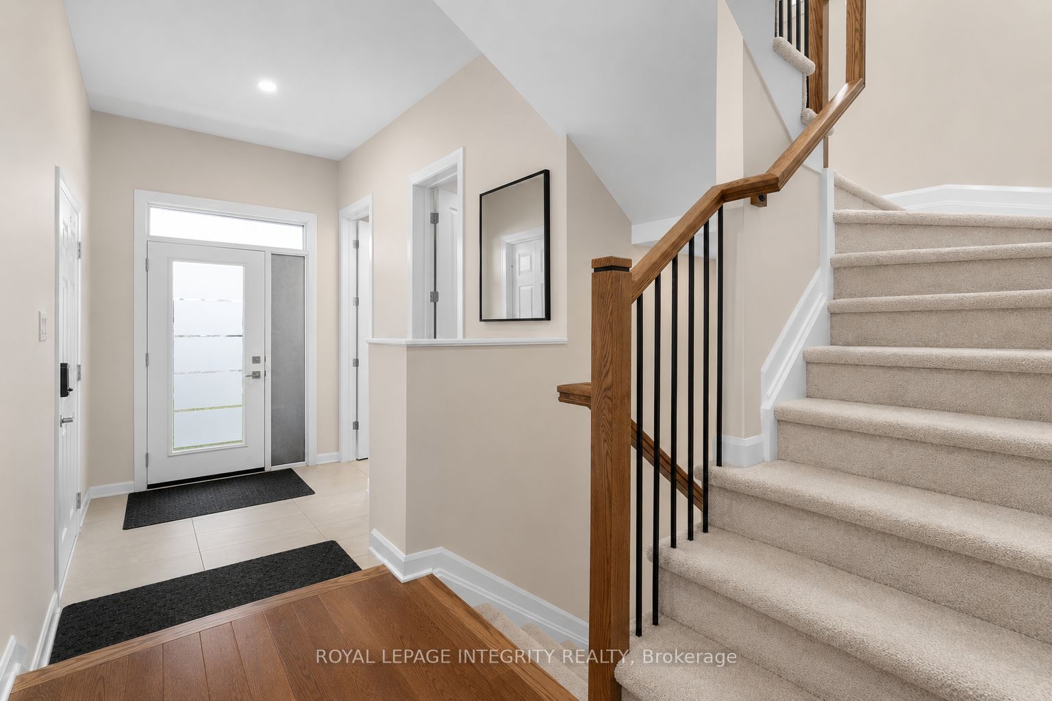 142 Shallow Pond Place E Property Photo 2