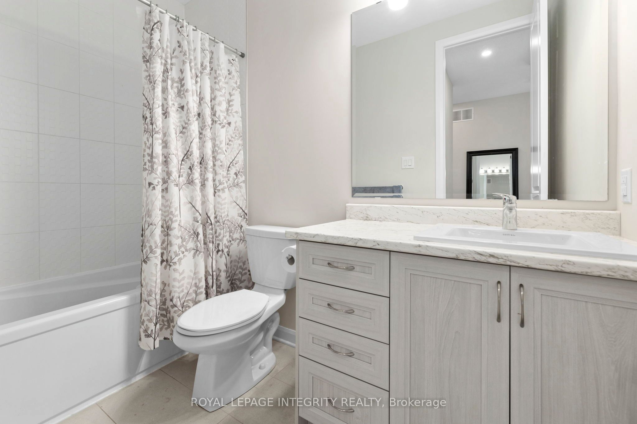 142 Shallow Pond Place E Property Photo 12