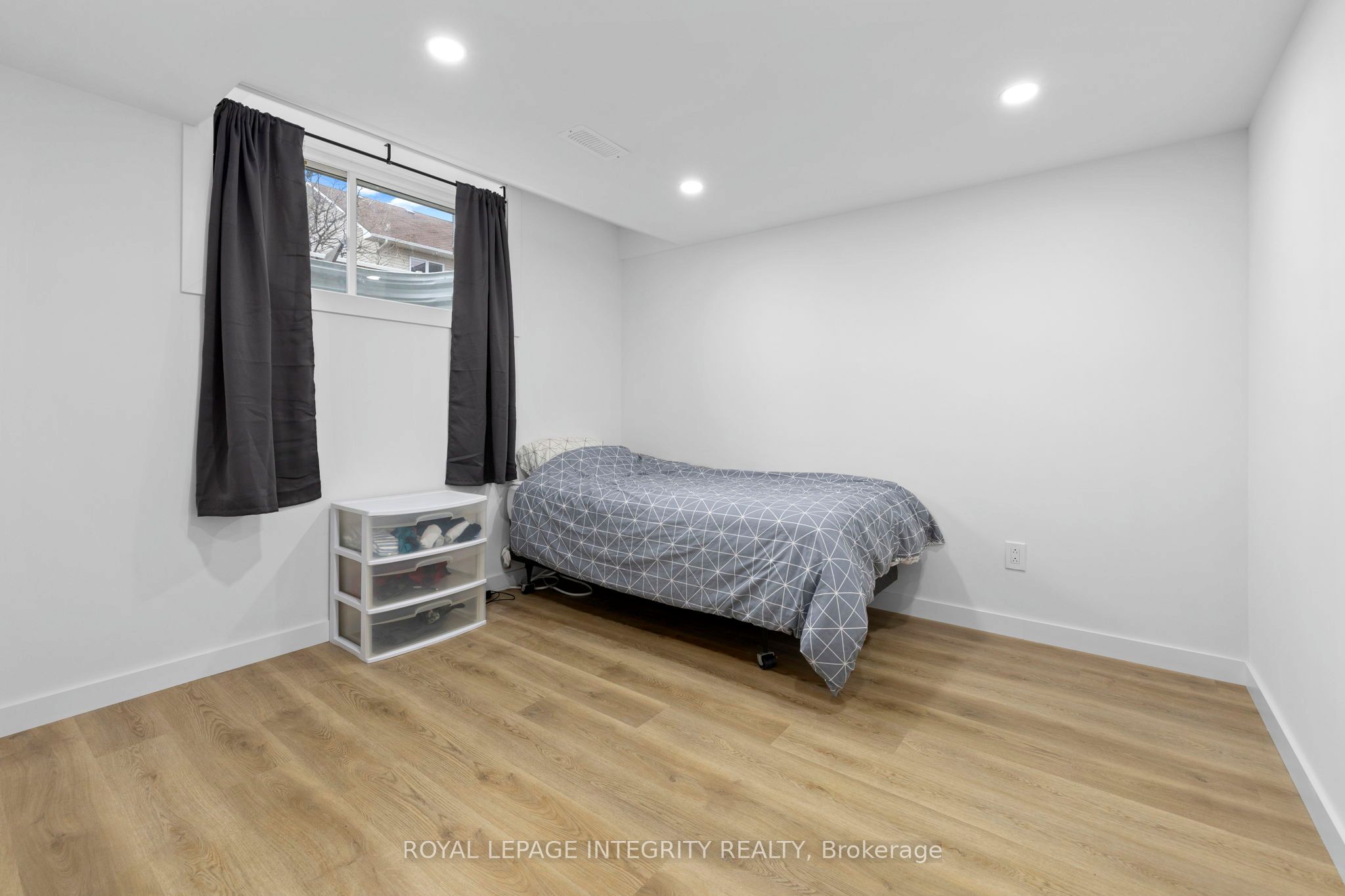 142 Shallow Pond Place E Property Photo 18