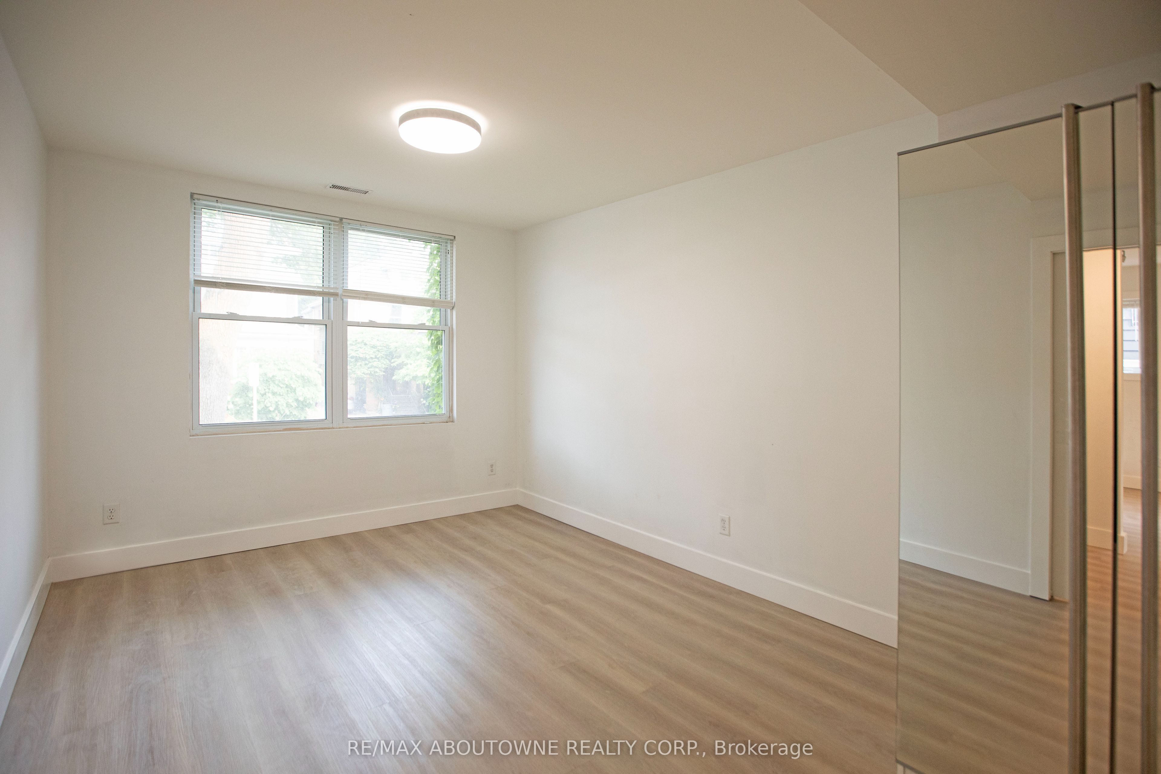 49 Fairleigh Avenue S Property Photo 6