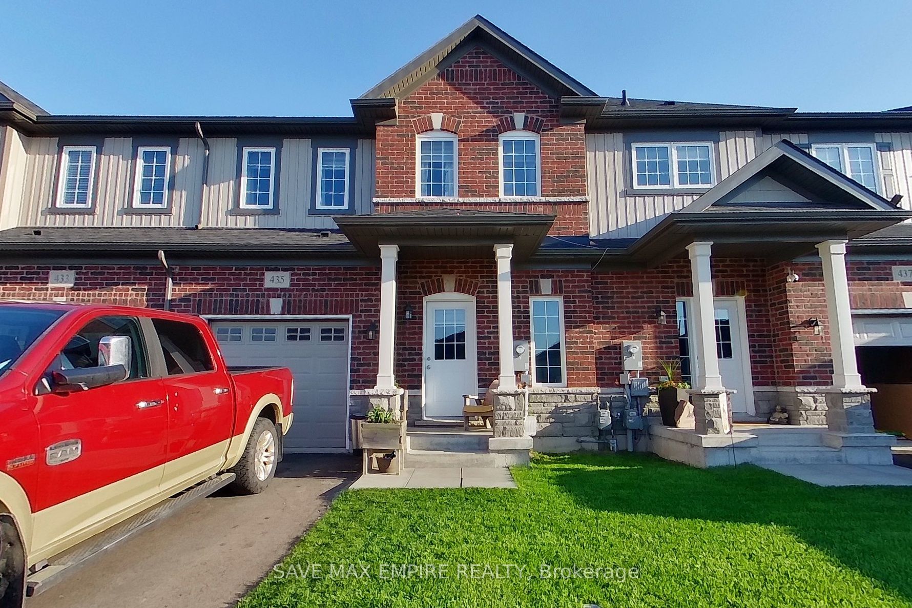 435 Williams Crescent Property Photo 1
