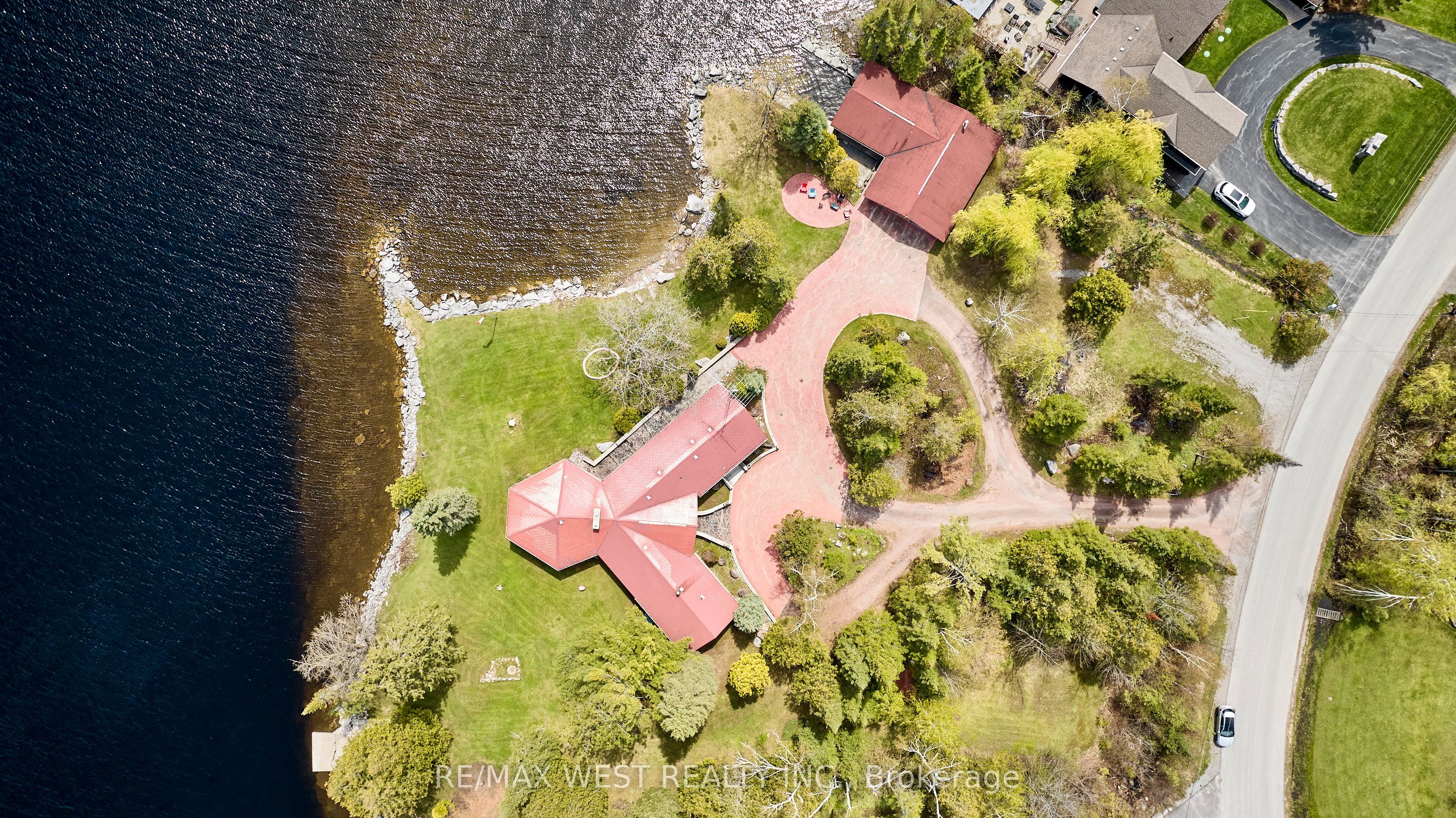 557 Riverside Drive Property Photo 3