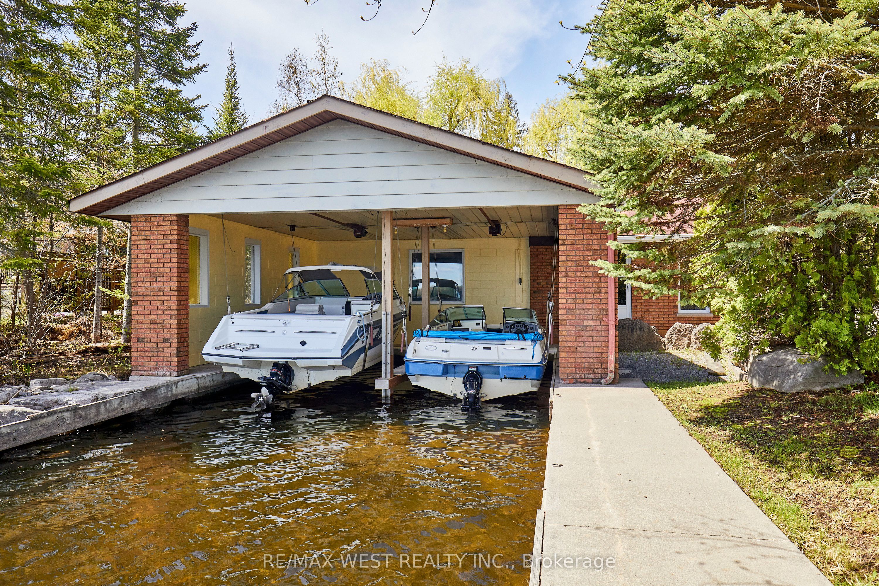 557 Riverside Drive Property Photo 8