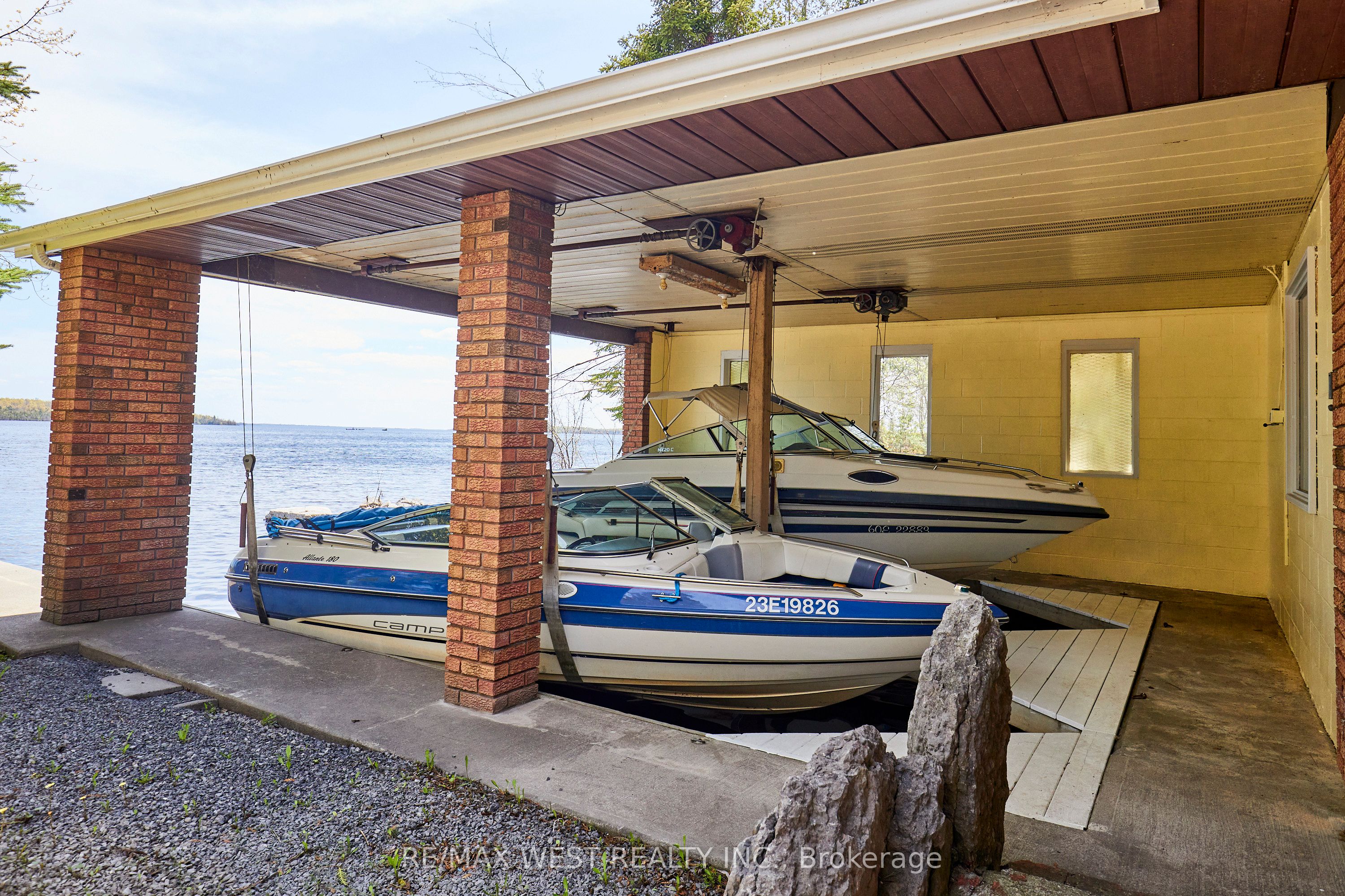 557 Riverside Drive Property Photo 9