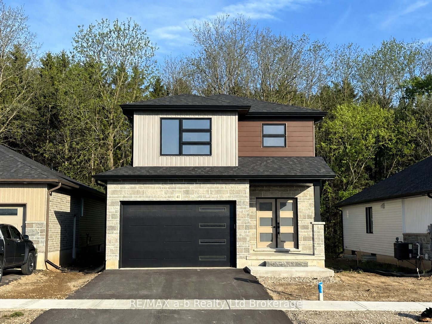 41 Cash Crescent