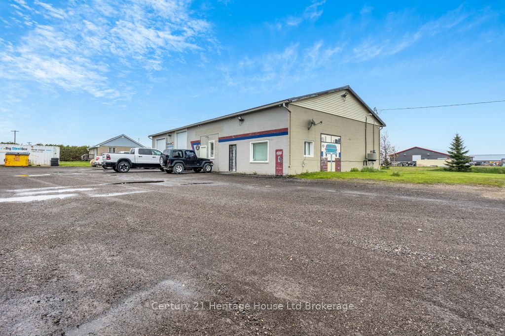 684280 Road 68 Property Photo 2