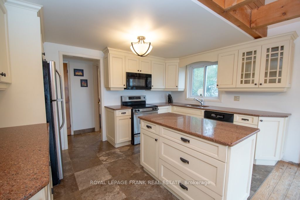 674 Dickie Road Property Photo 13