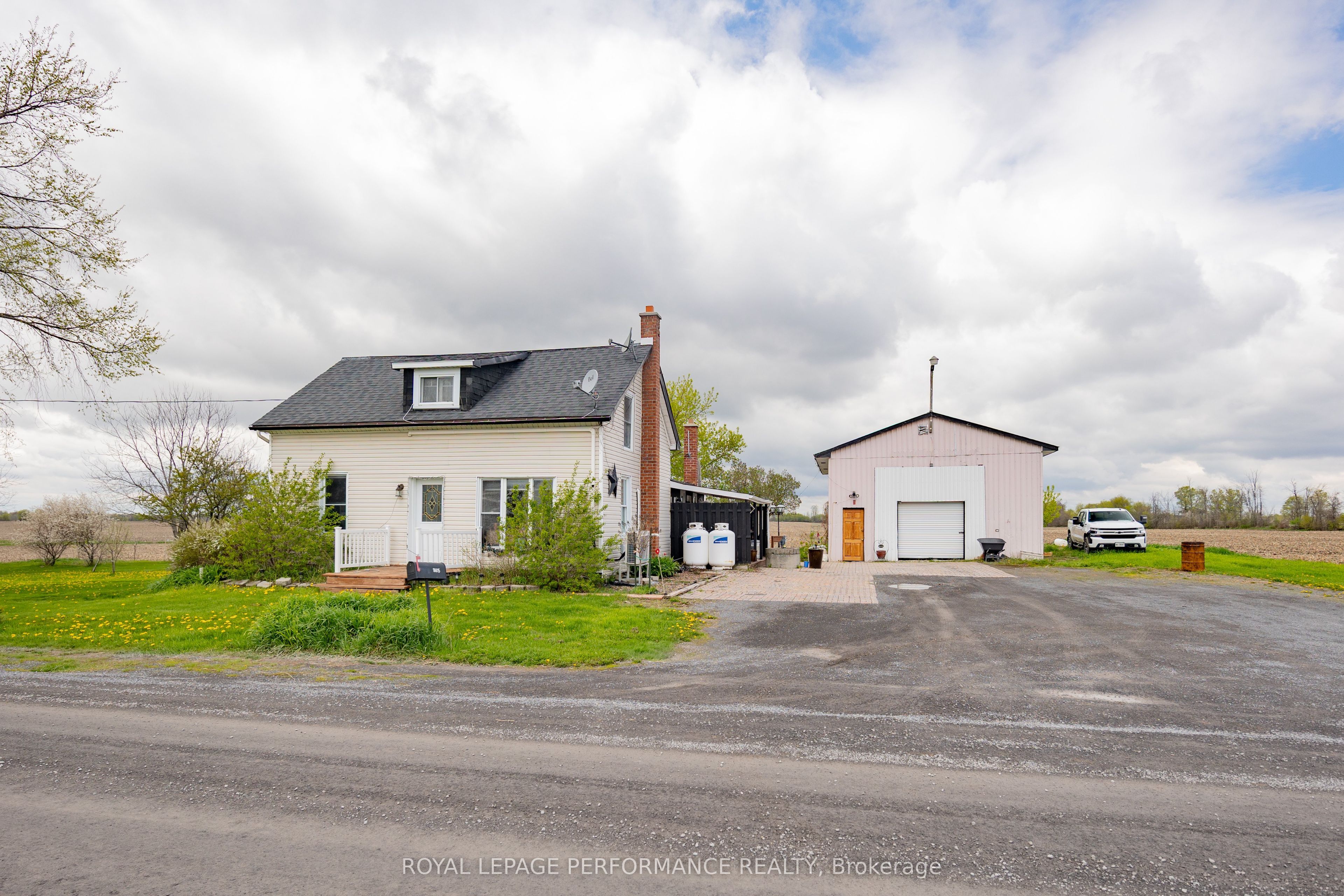 16615 Duff's Corners Road Property Photo 1
