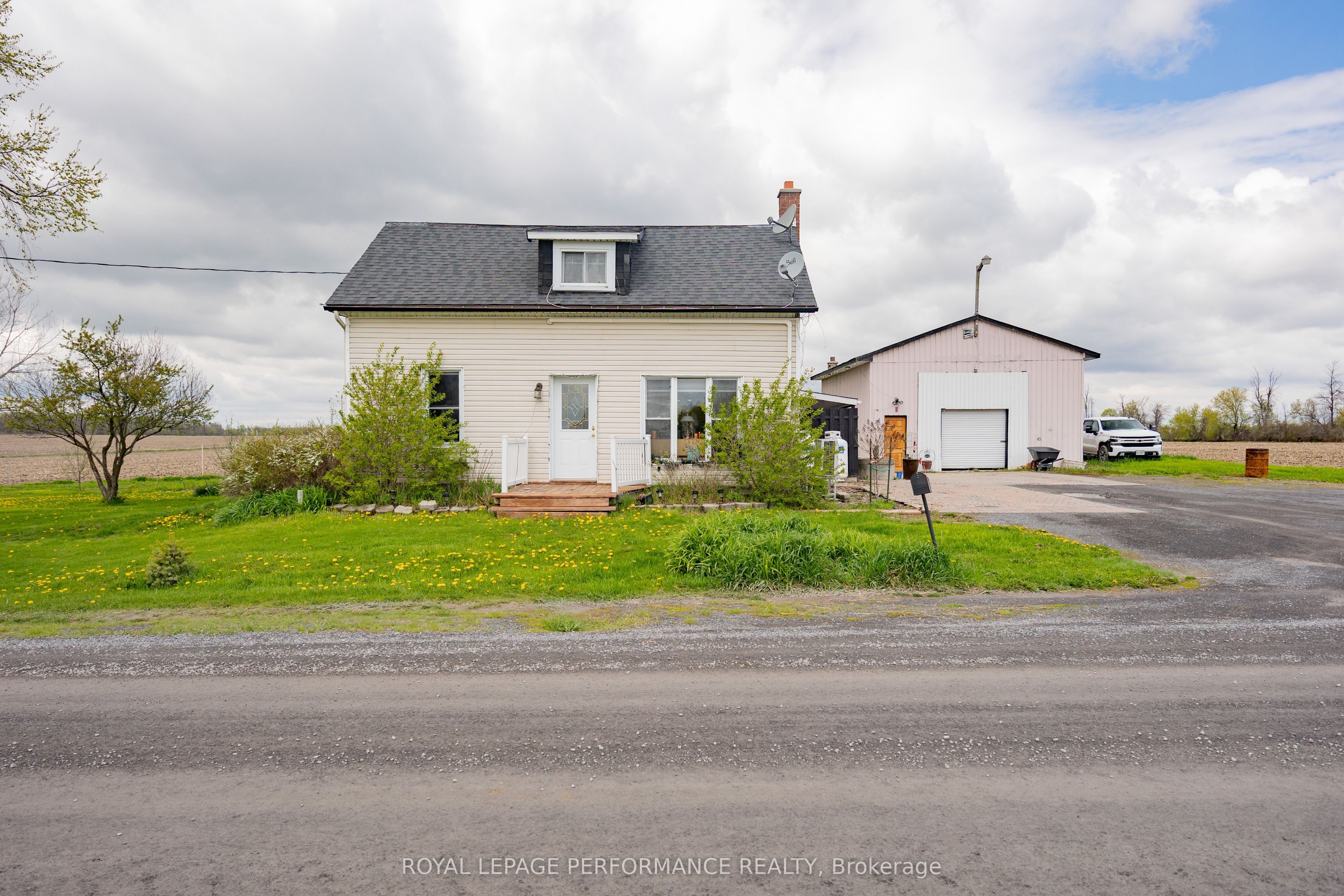 16615 Duff's Corners Road Property Photo 2