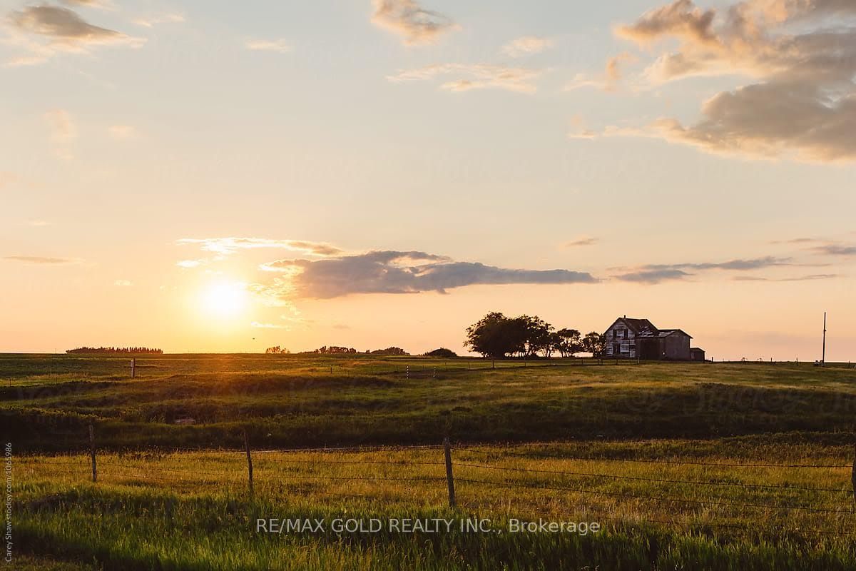 934284 Airport Road Property Photo 3