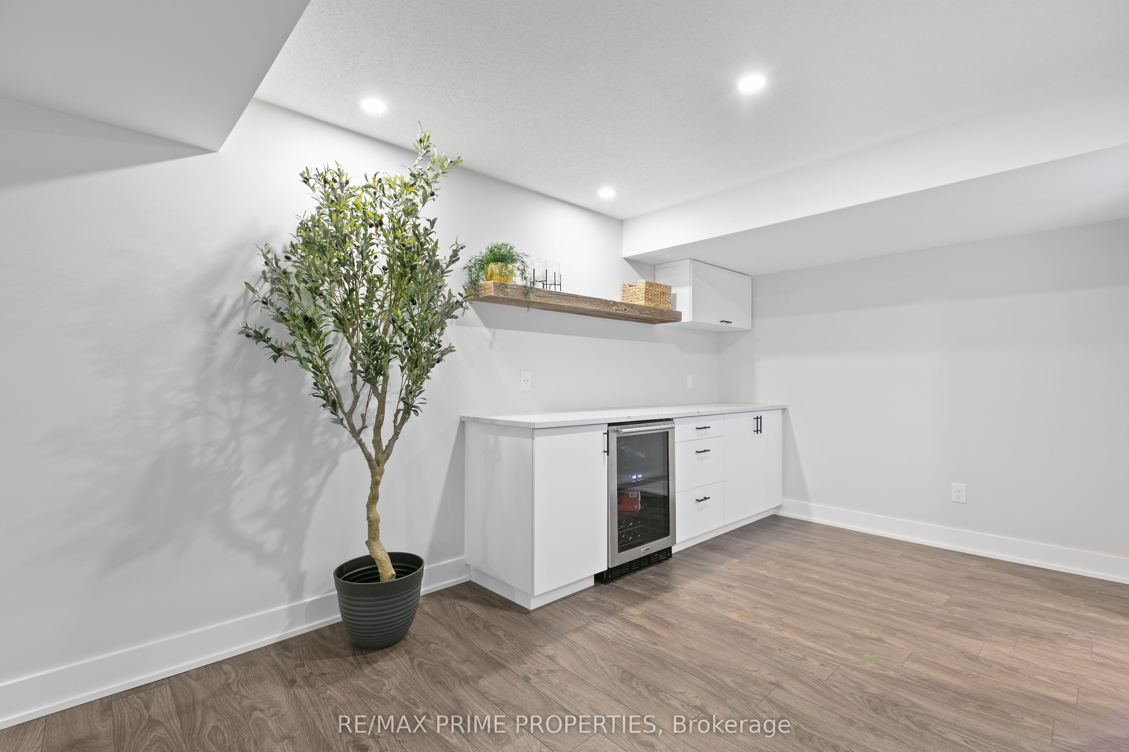 148 Aubrais Crescent Property Photo 31