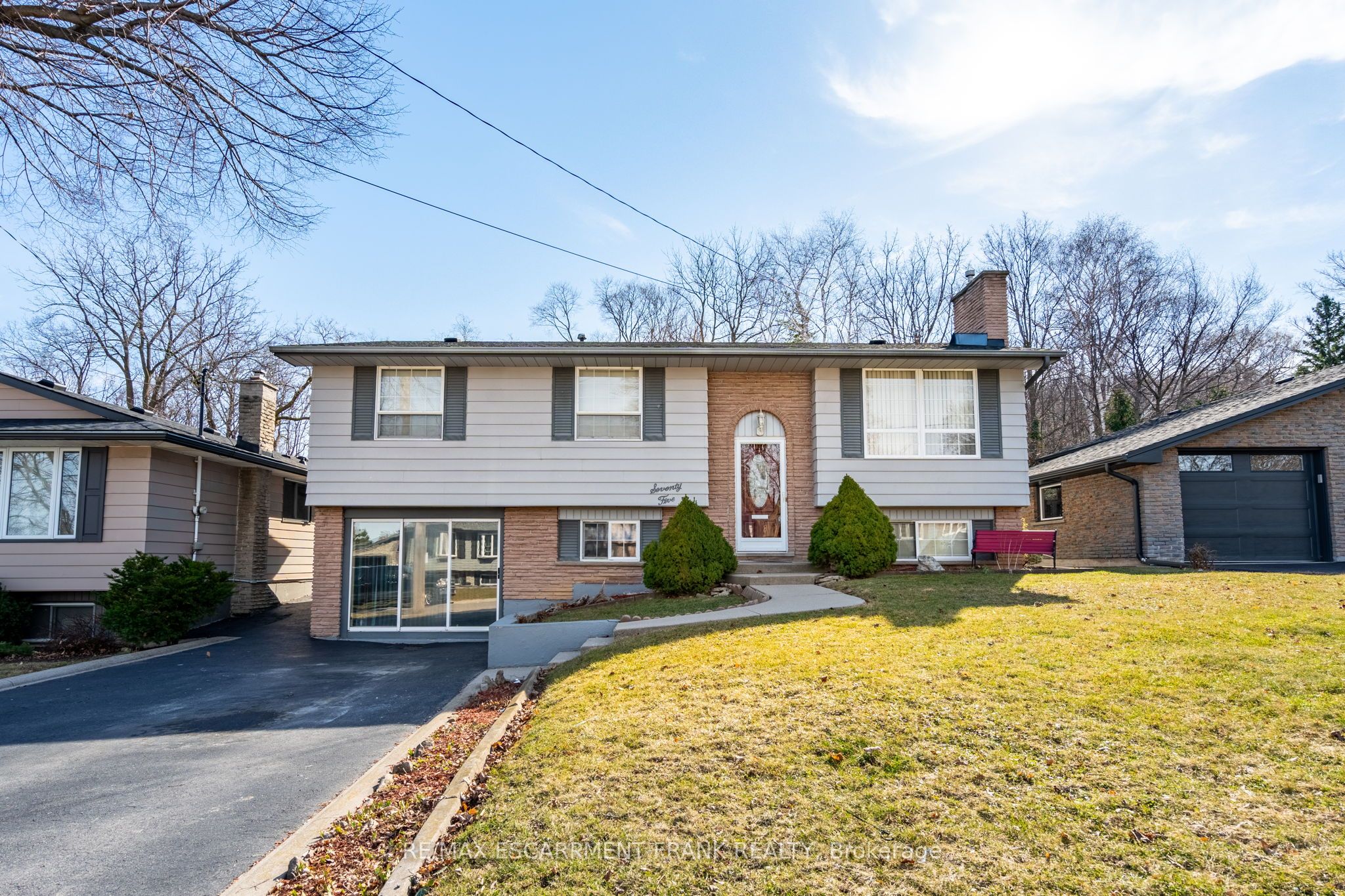 75 Hanover Place Property Photo 1