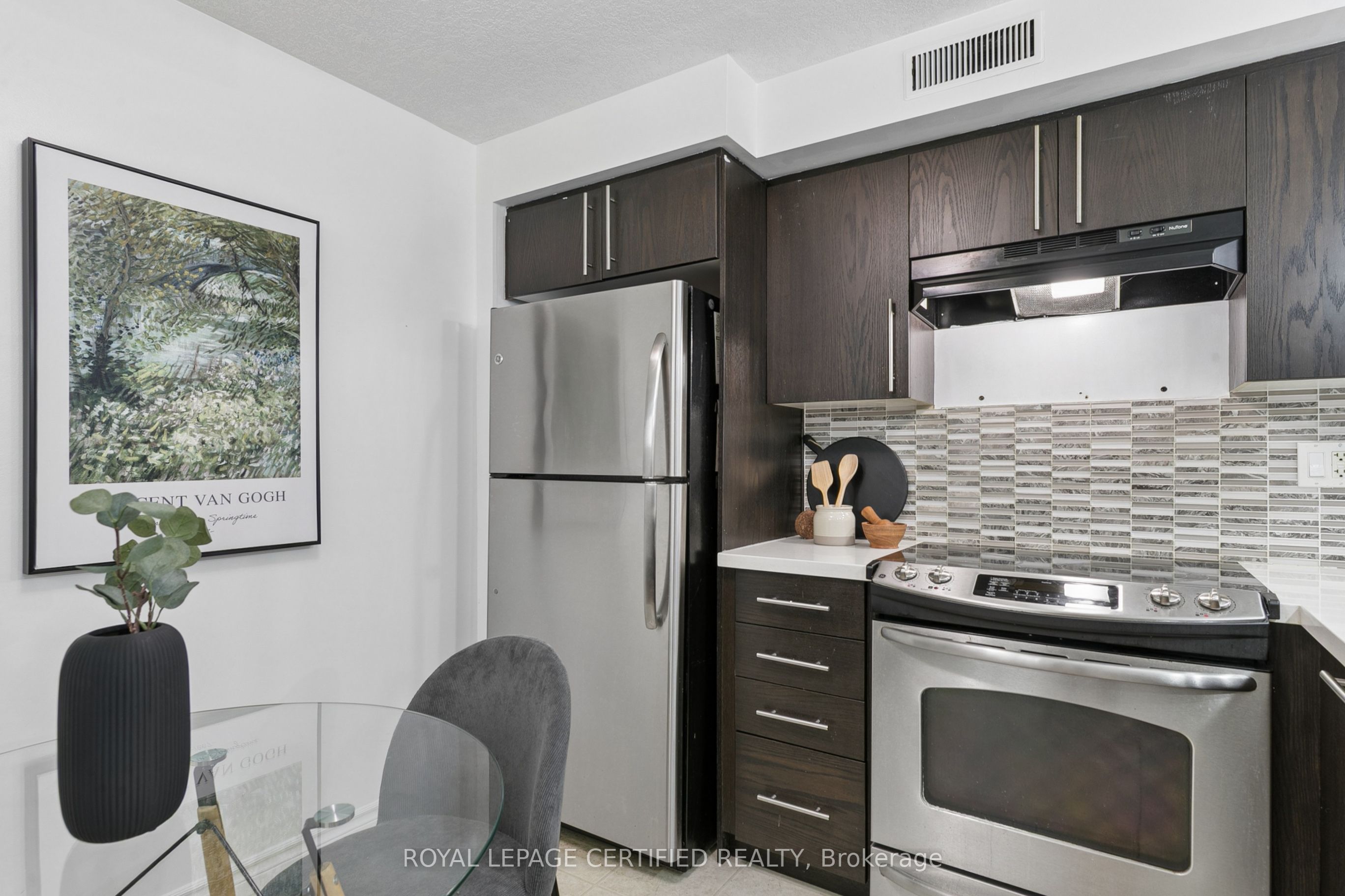 35 Mountford Drive 60 Property Photo 12