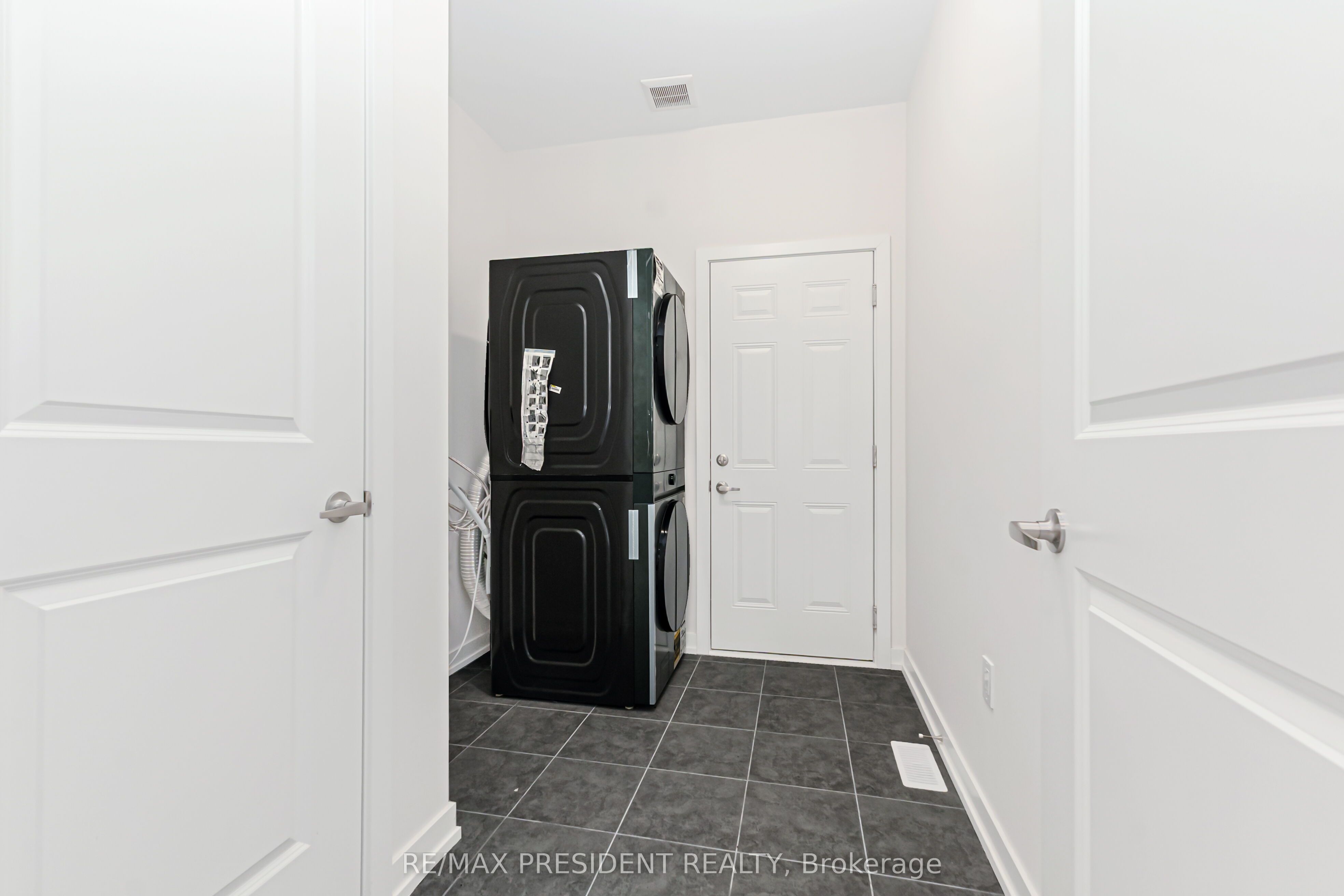 39 Henshaw Drive Property Photo 34