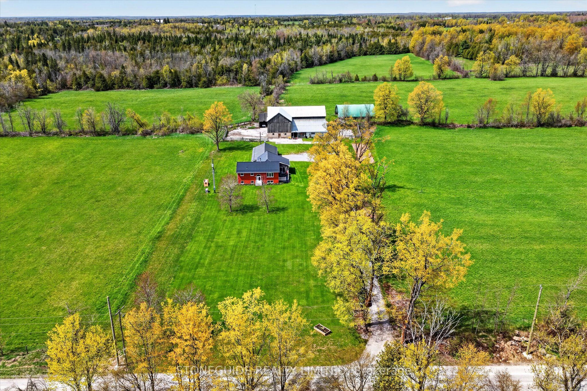 2136 Sixteenth Line Property Photo 3