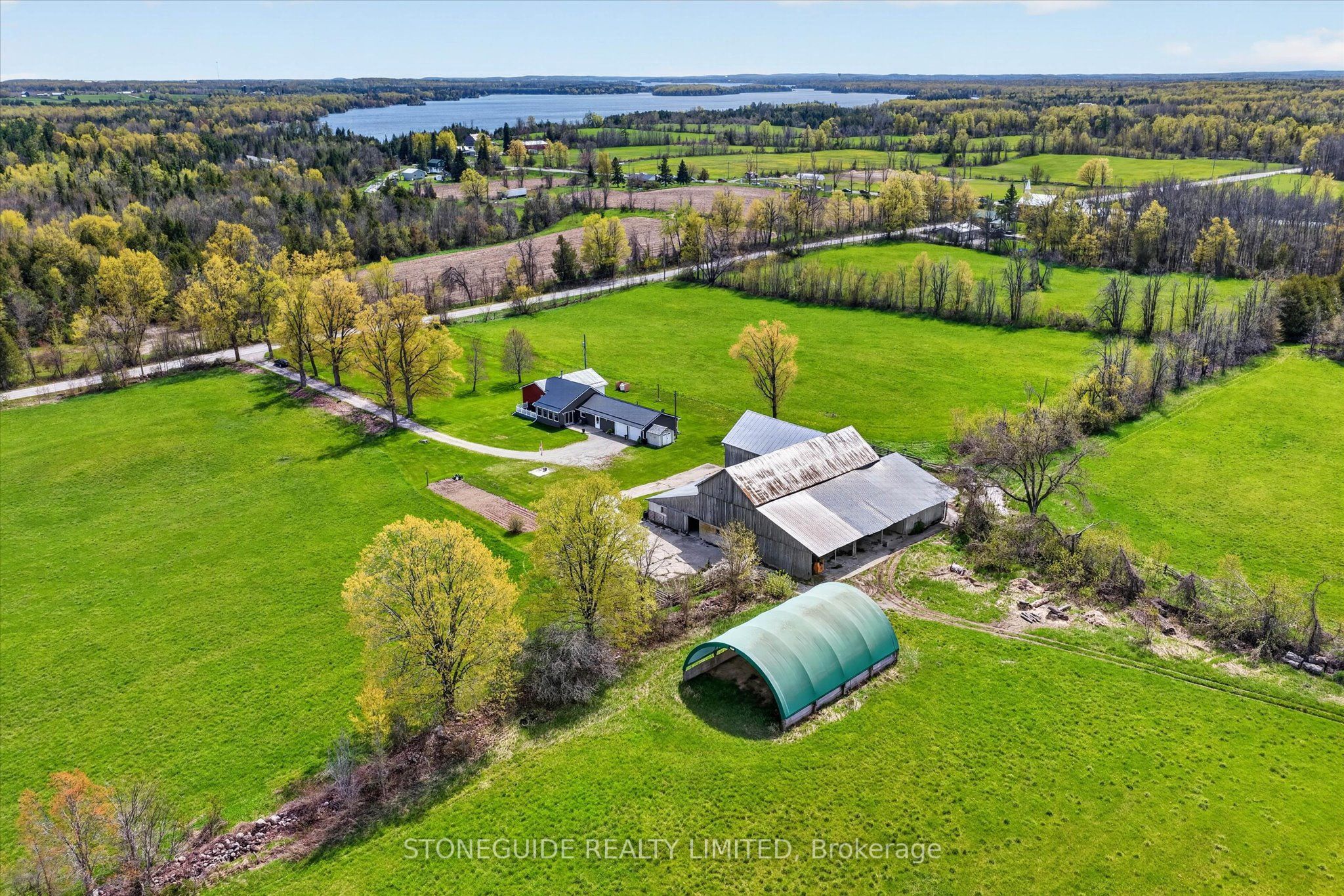 2136 Sixteenth Line Property Photo 4