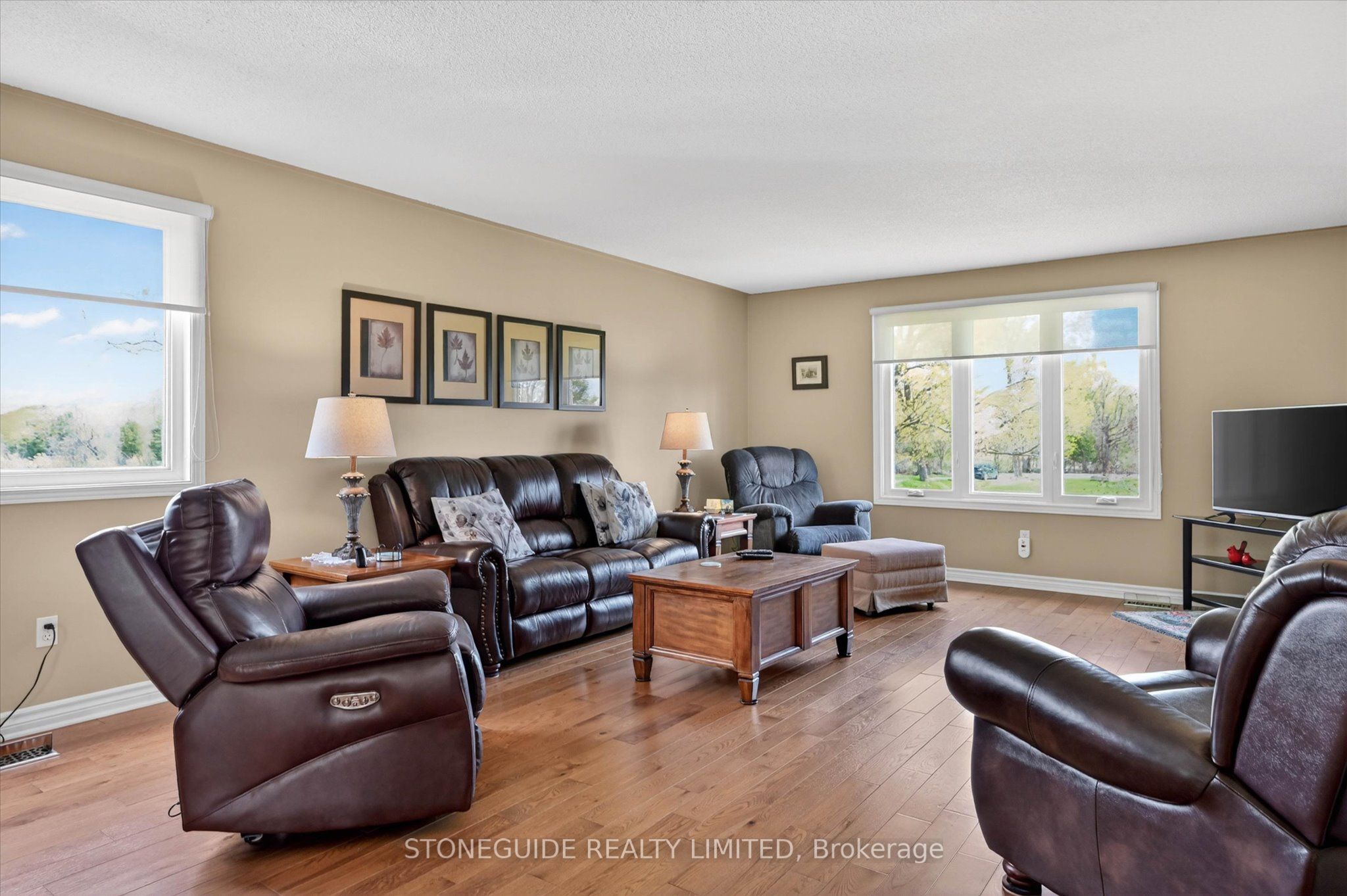 2136 Sixteenth Line Property Photo 12