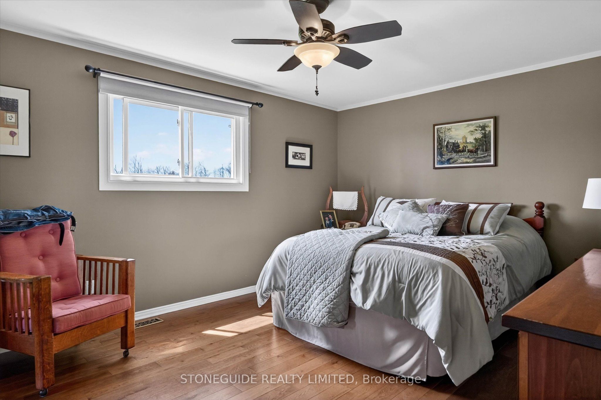 2136 Sixteenth Line Property Photo 19