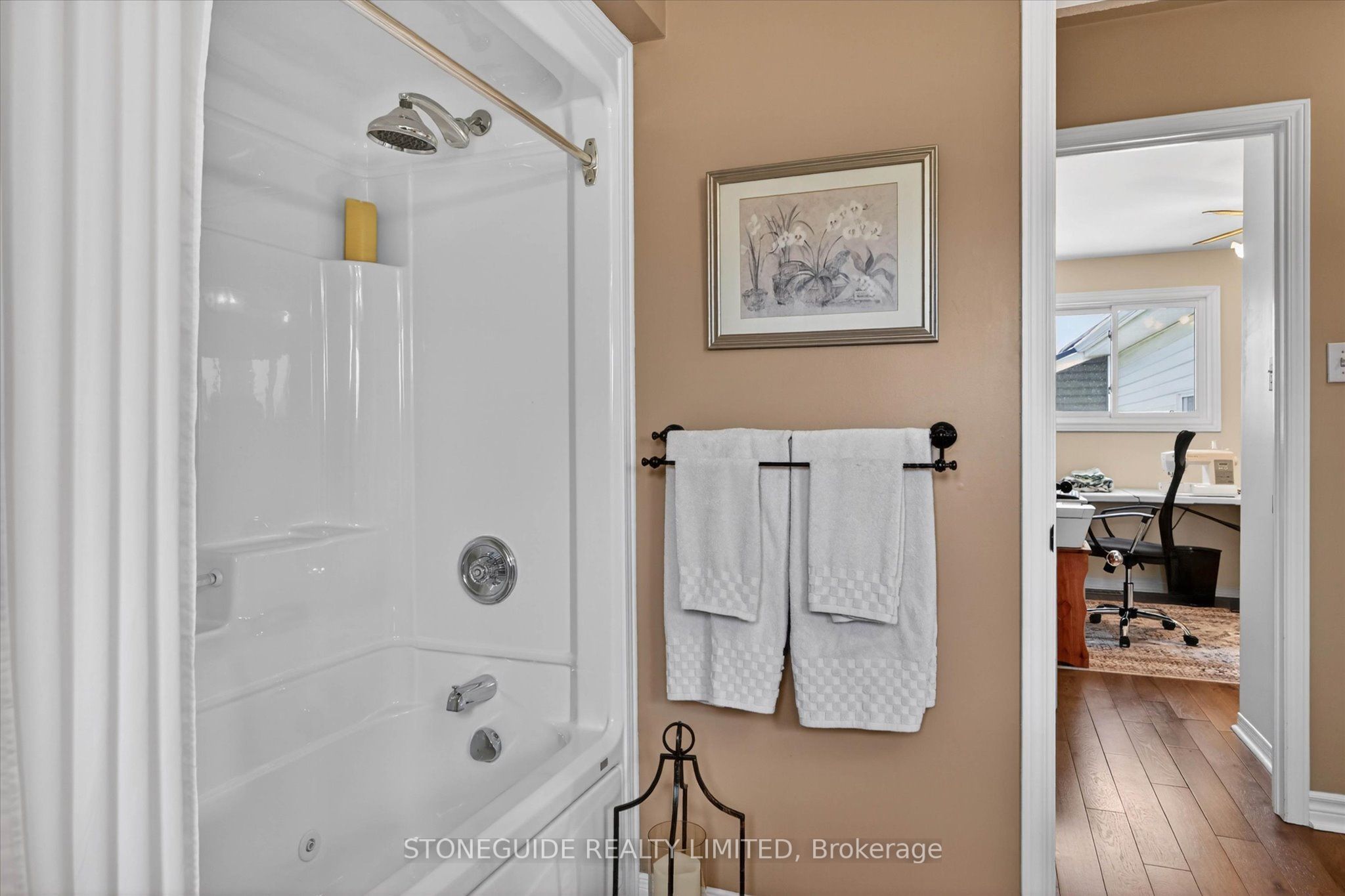 2136 Sixteenth Line Property Photo 22