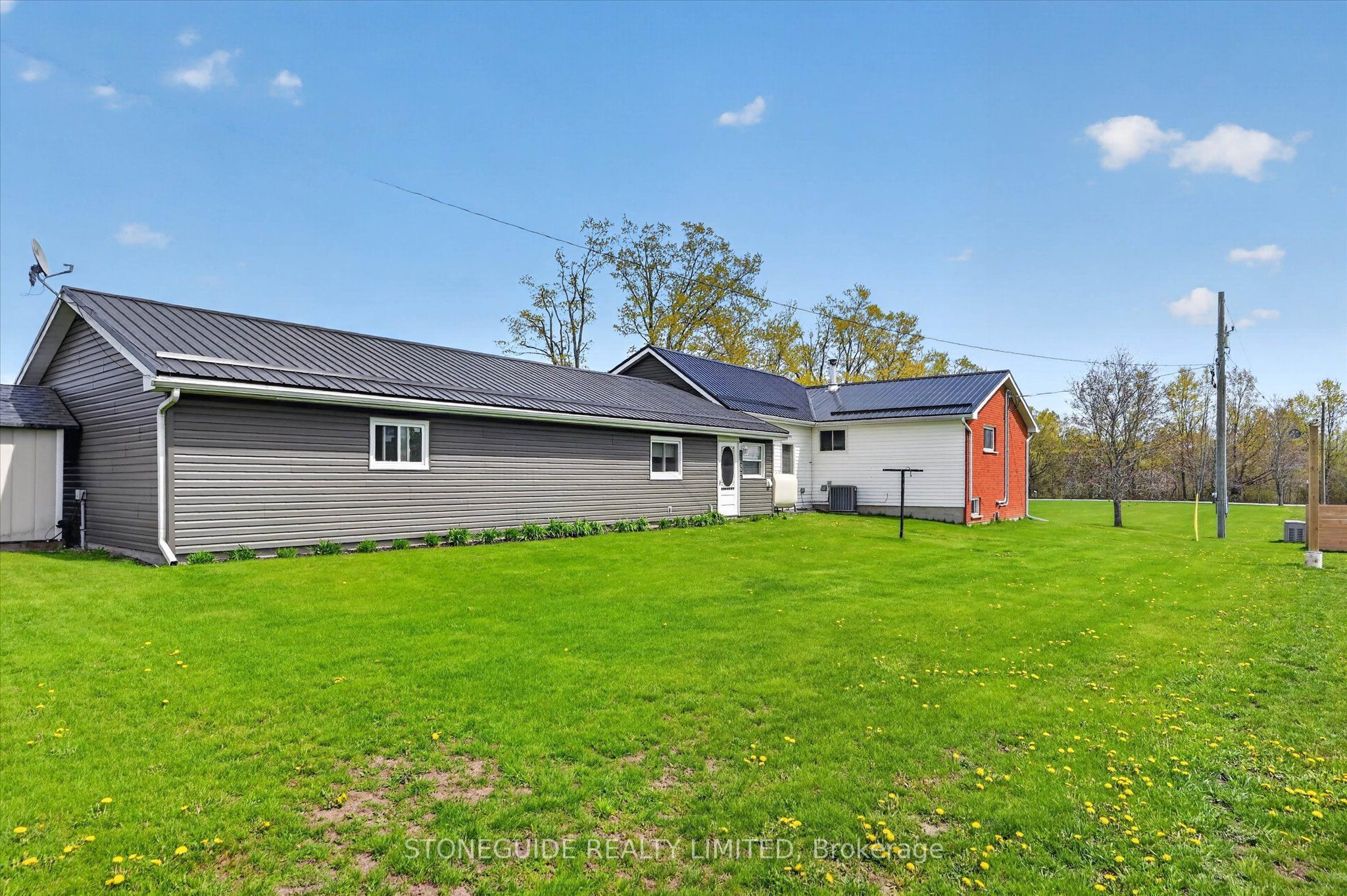 2136 Sixteenth Line Property Photo 36