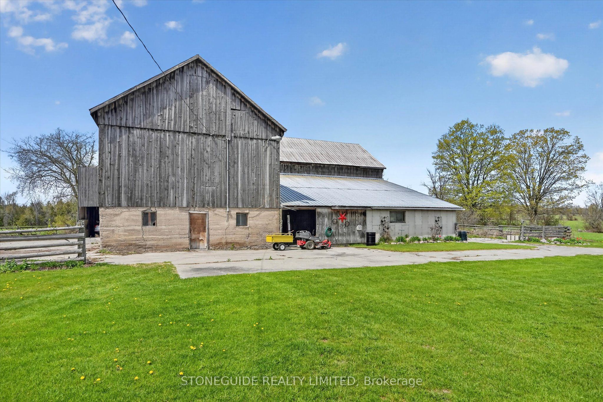 2136 Sixteenth Line Property Photo 37