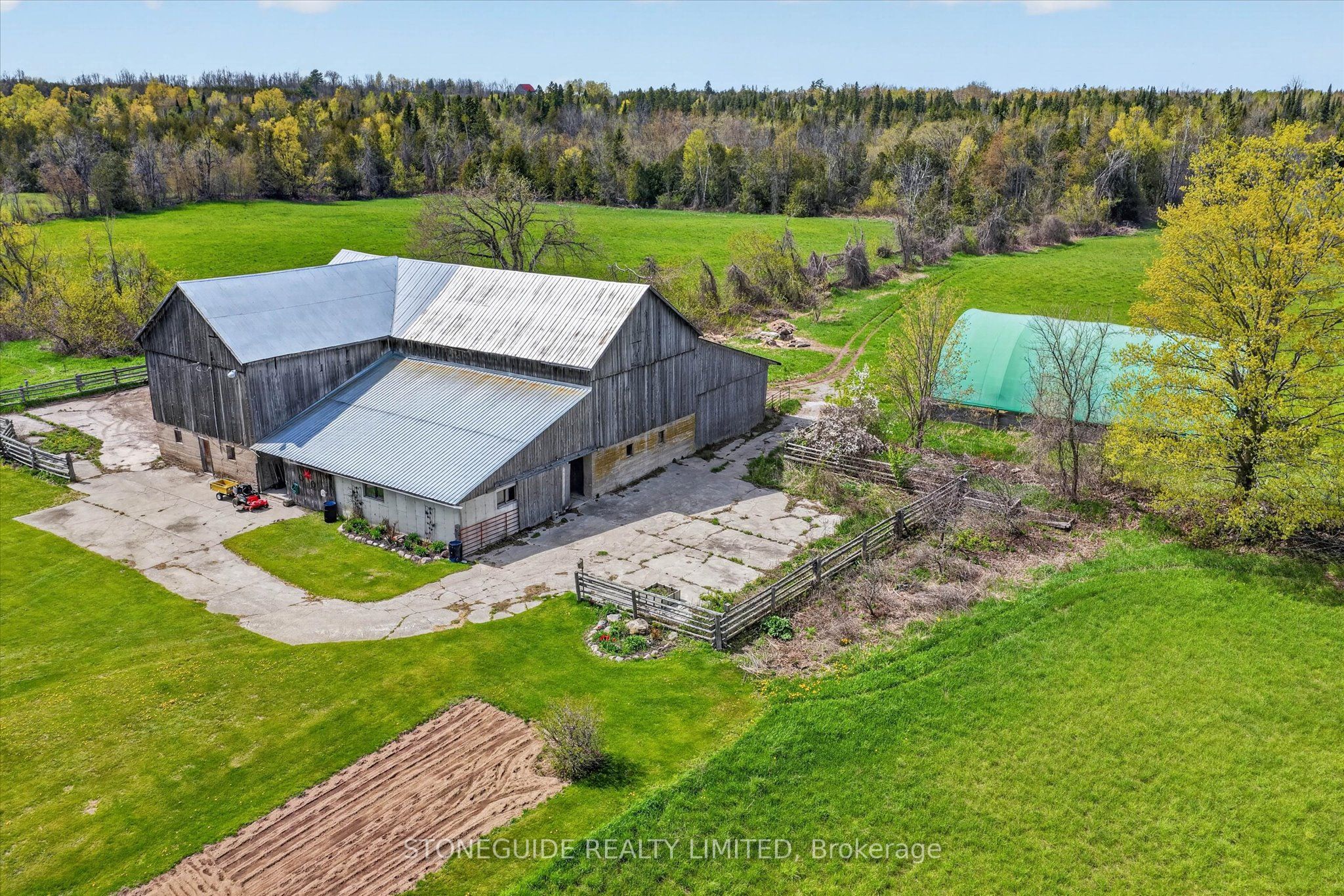 2136 Sixteenth Line Property Photo 50