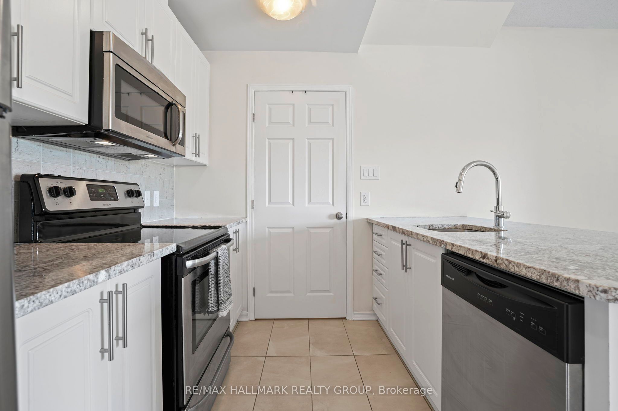 42 Sternes Private Property Photo 11