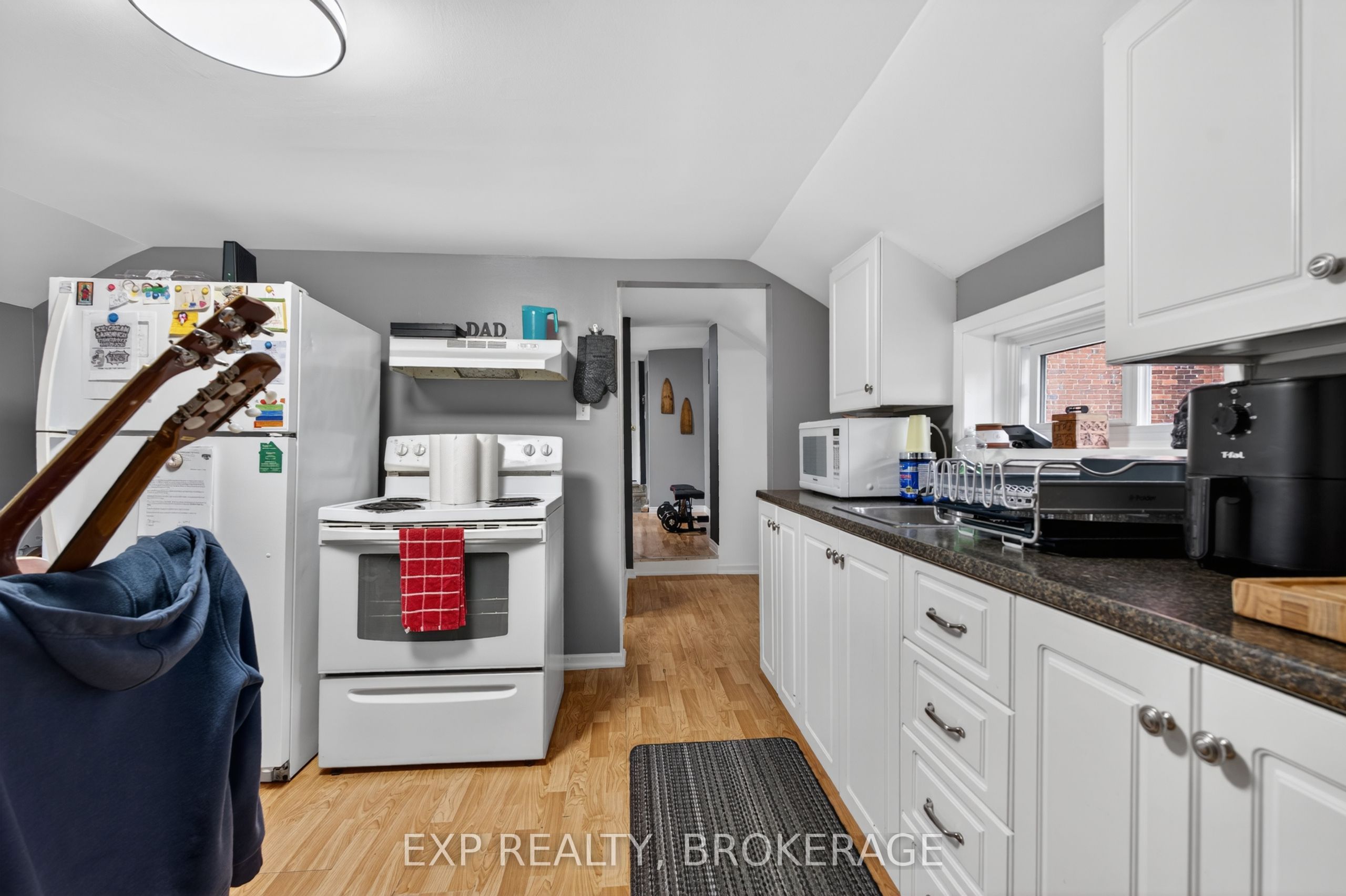 342 King Street W Property Photo 6