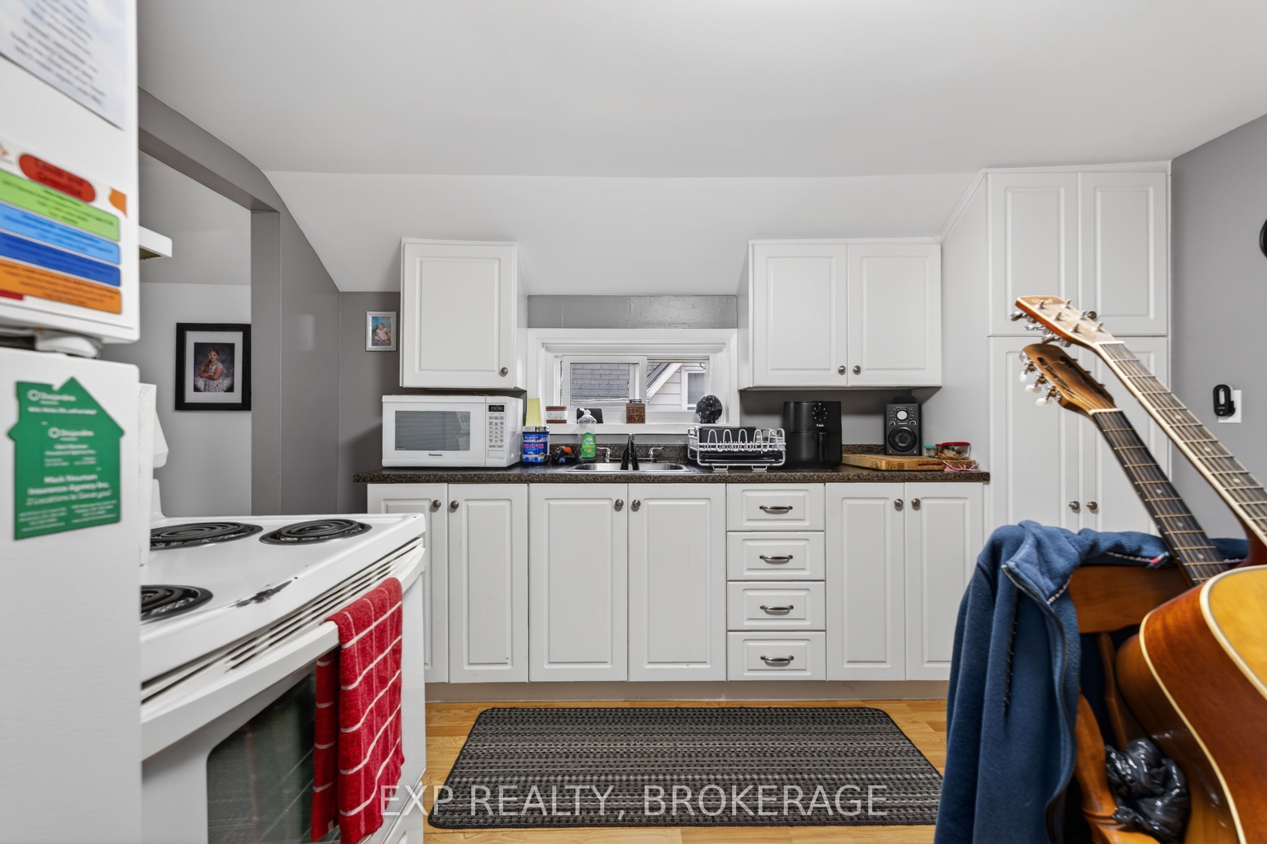 342 King Street W Property Photo 7