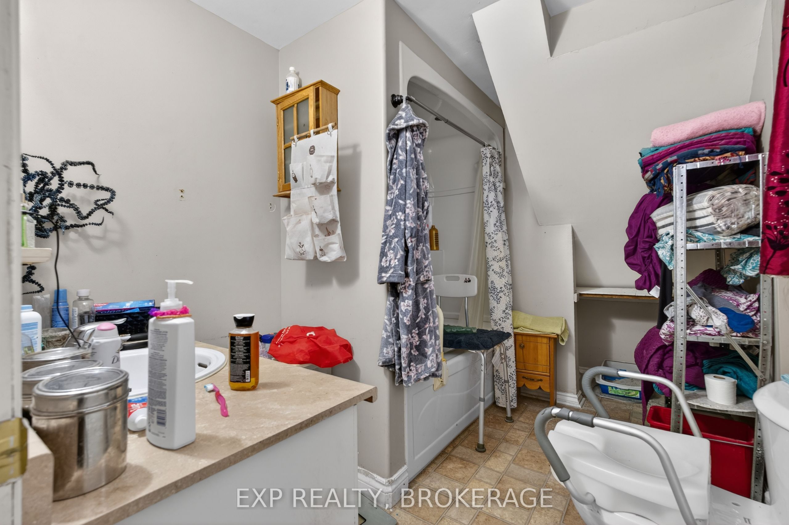 342 King Street W Property Photo 25