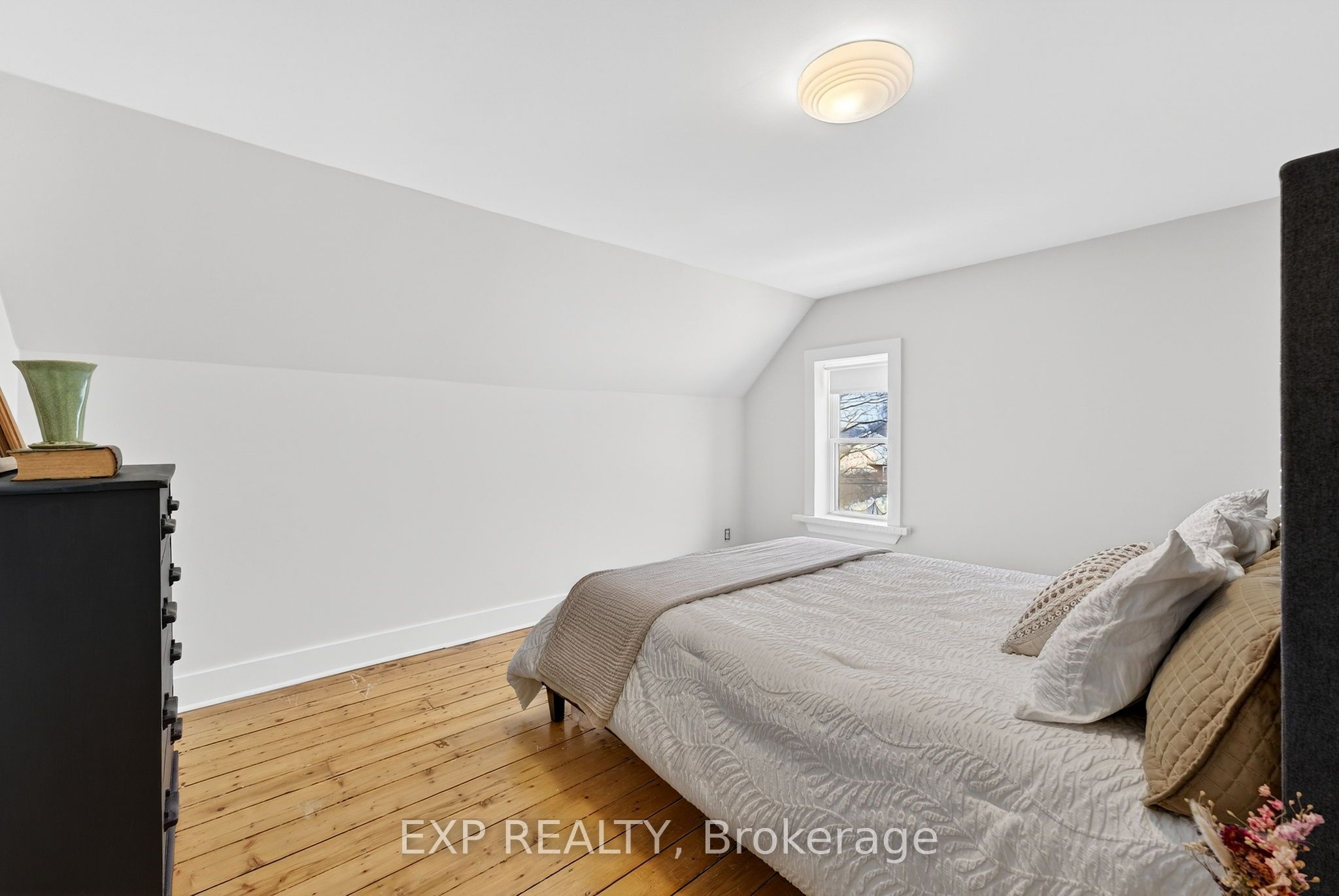 16 Barker Street Property Photo 33
