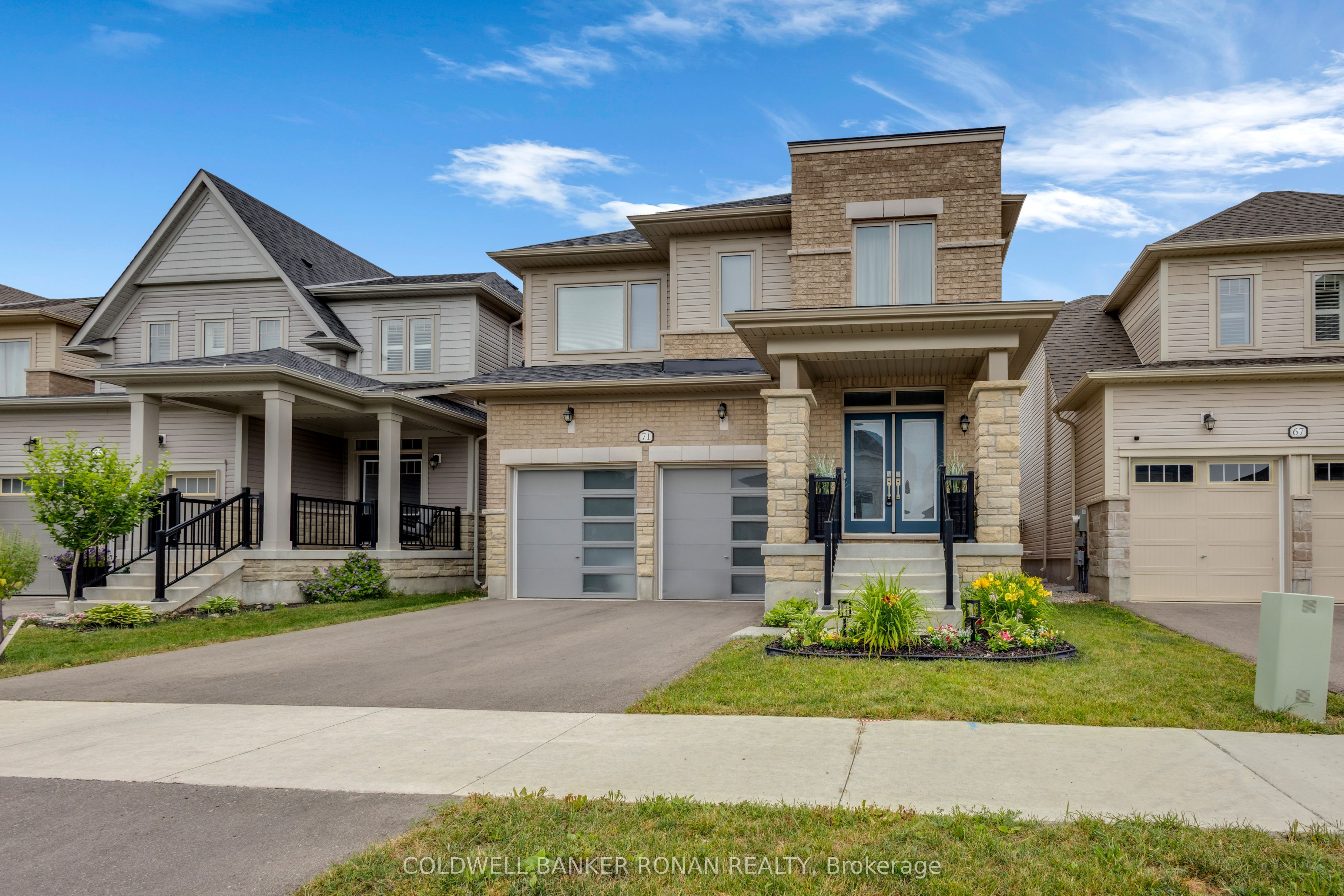 71 Harpin Way W Property Photo 3