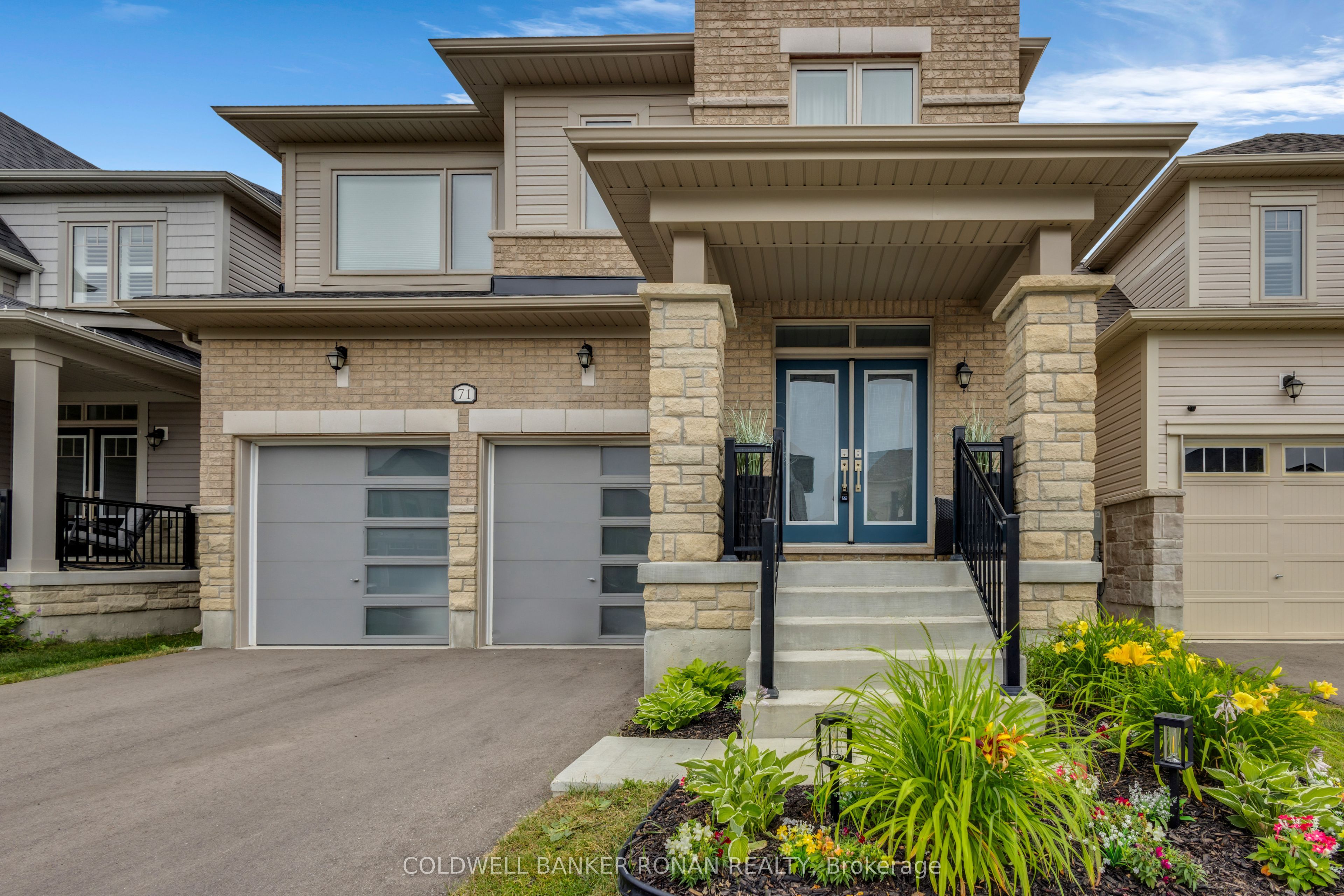 71 Harpin Way W Property Photo 4