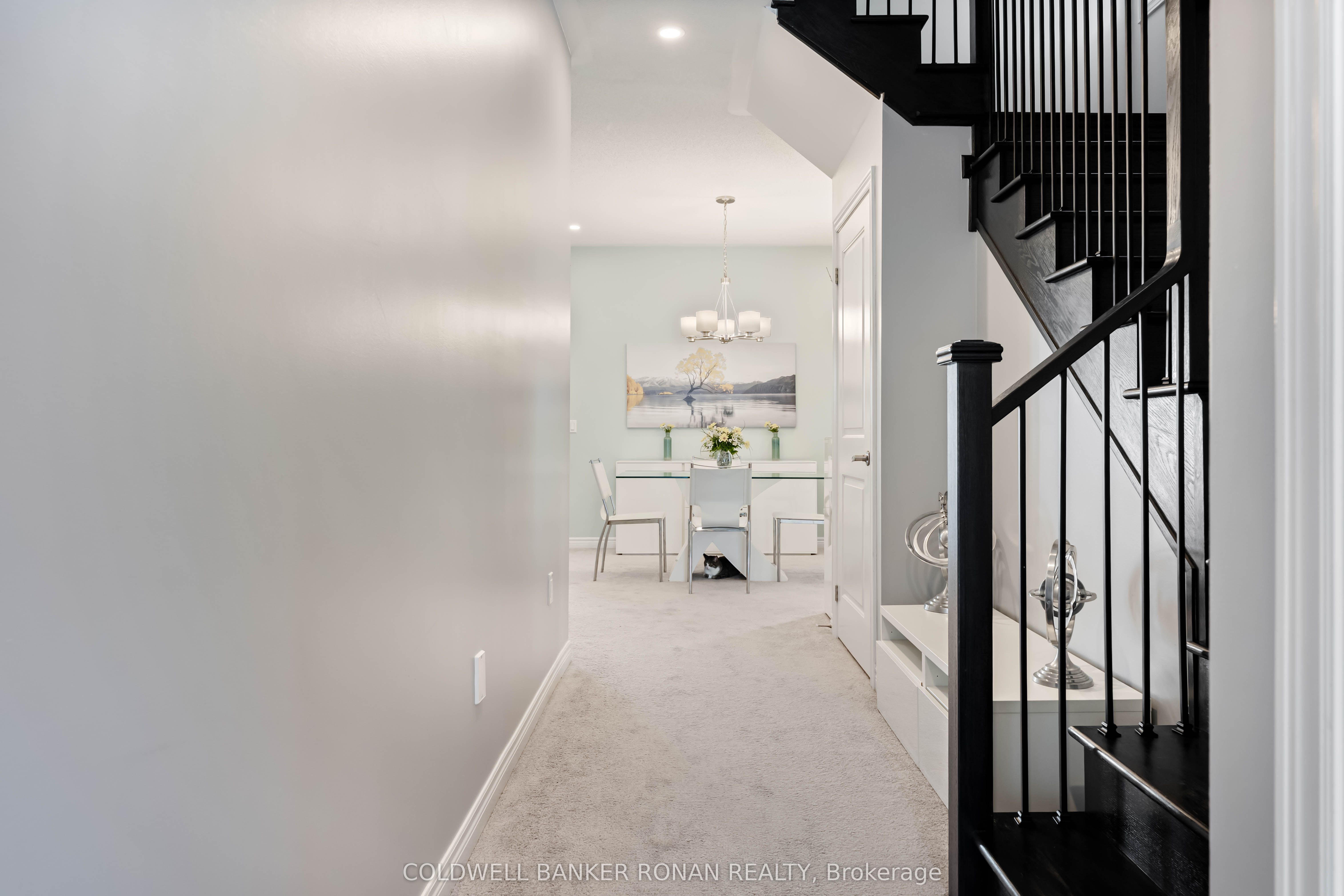 71 Harpin Way W Property Photo 6