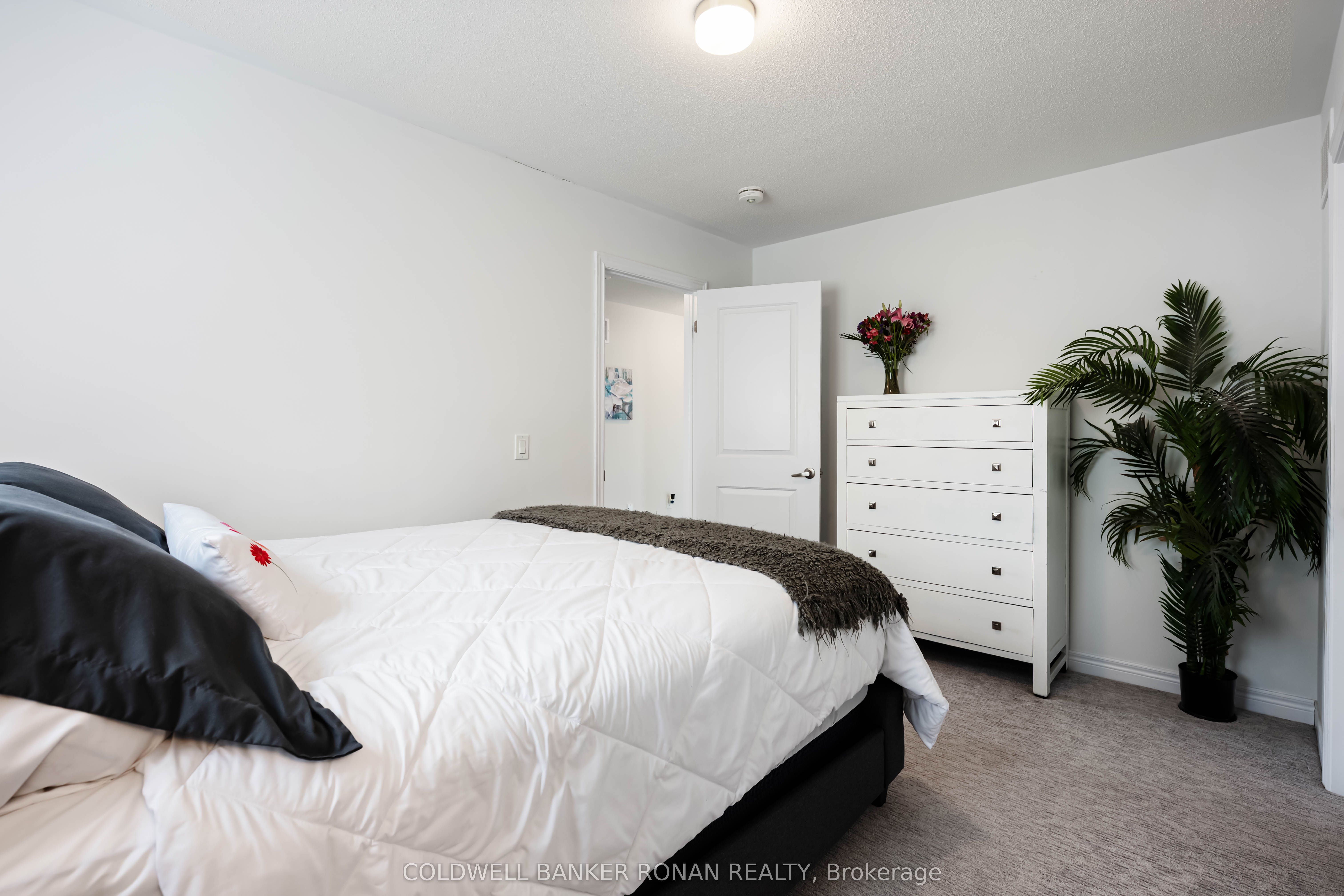 71 Harpin Way W Property Photo 20