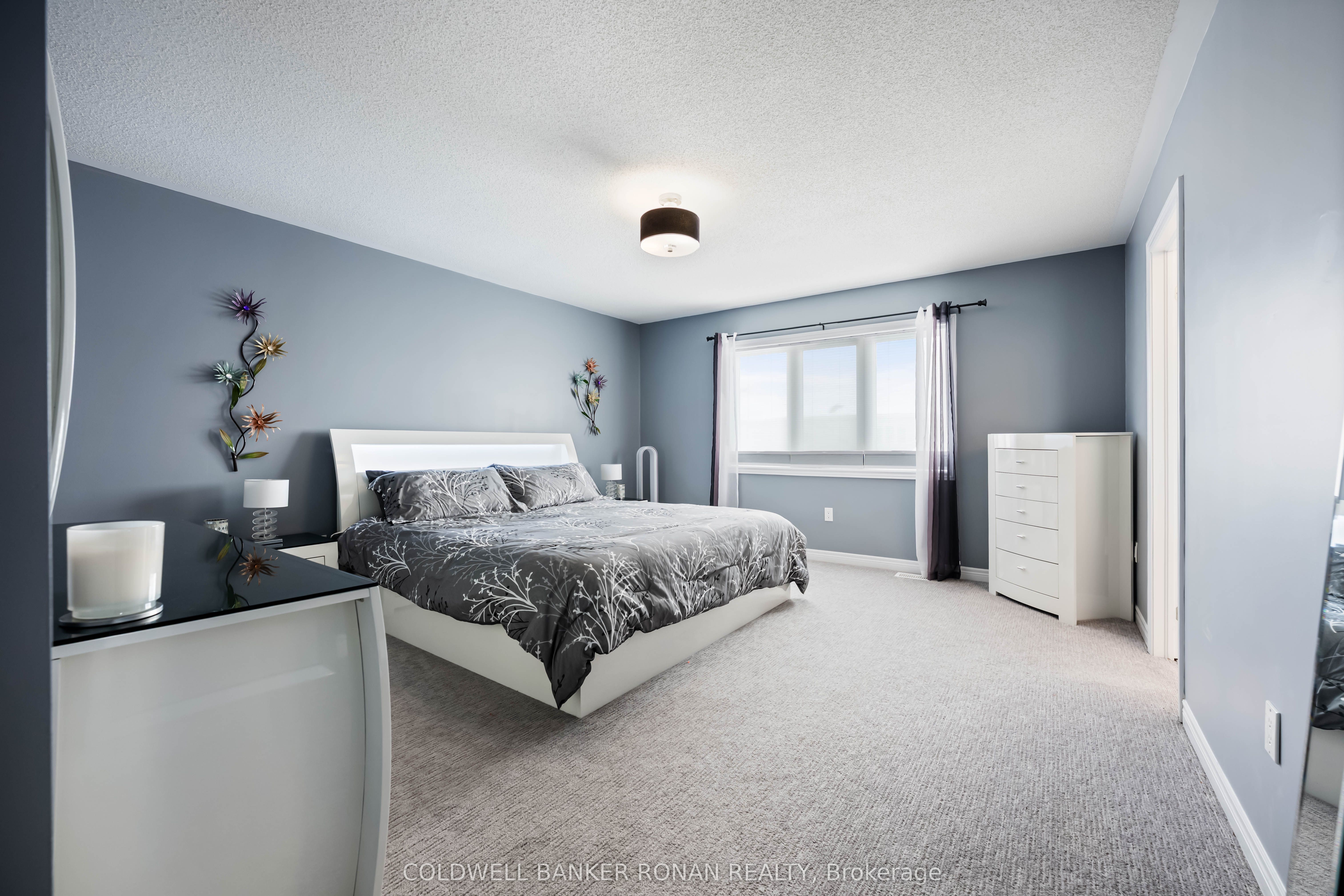 71 Harpin Way W Property Photo 25