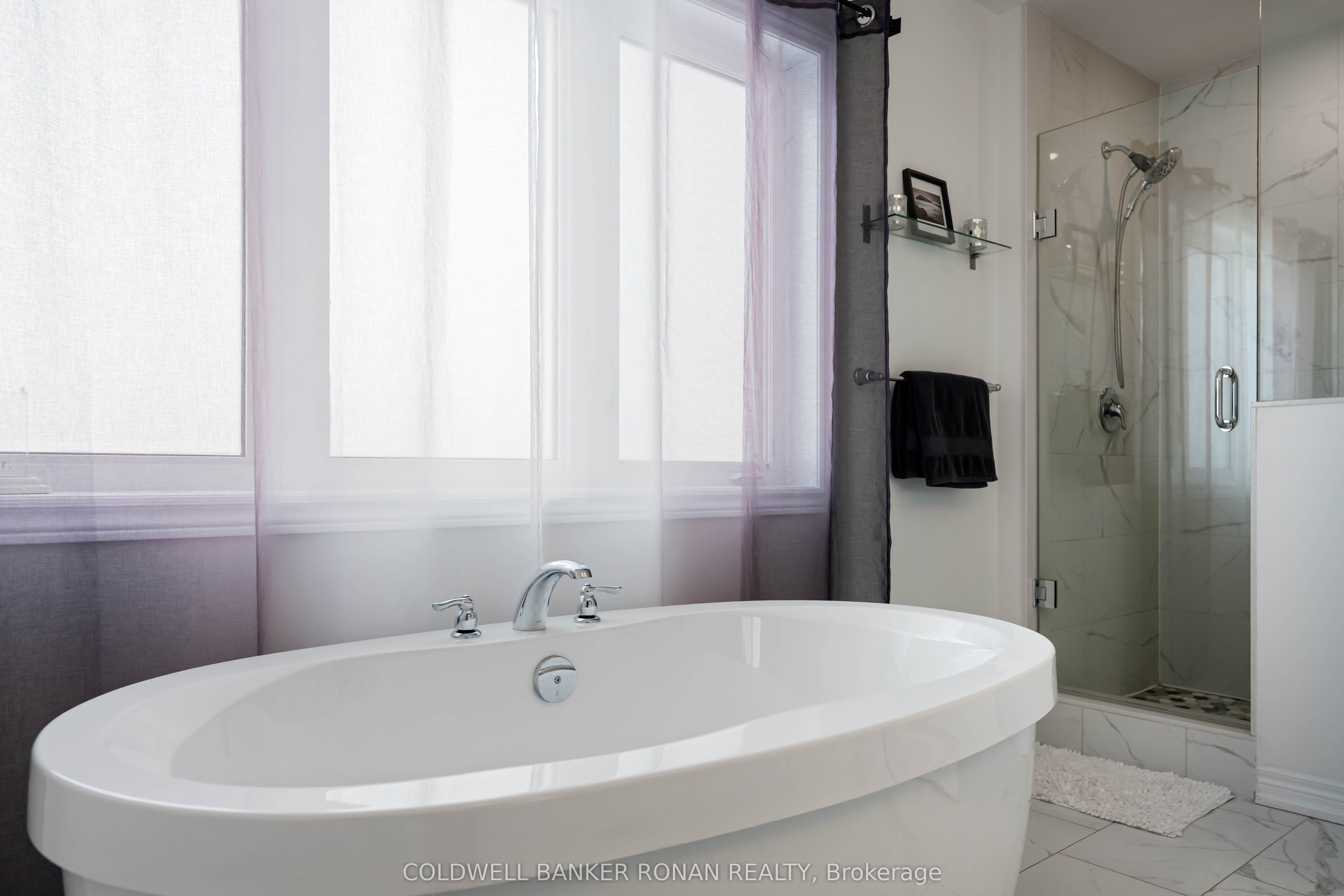 71 Harpin Way W Property Photo 29