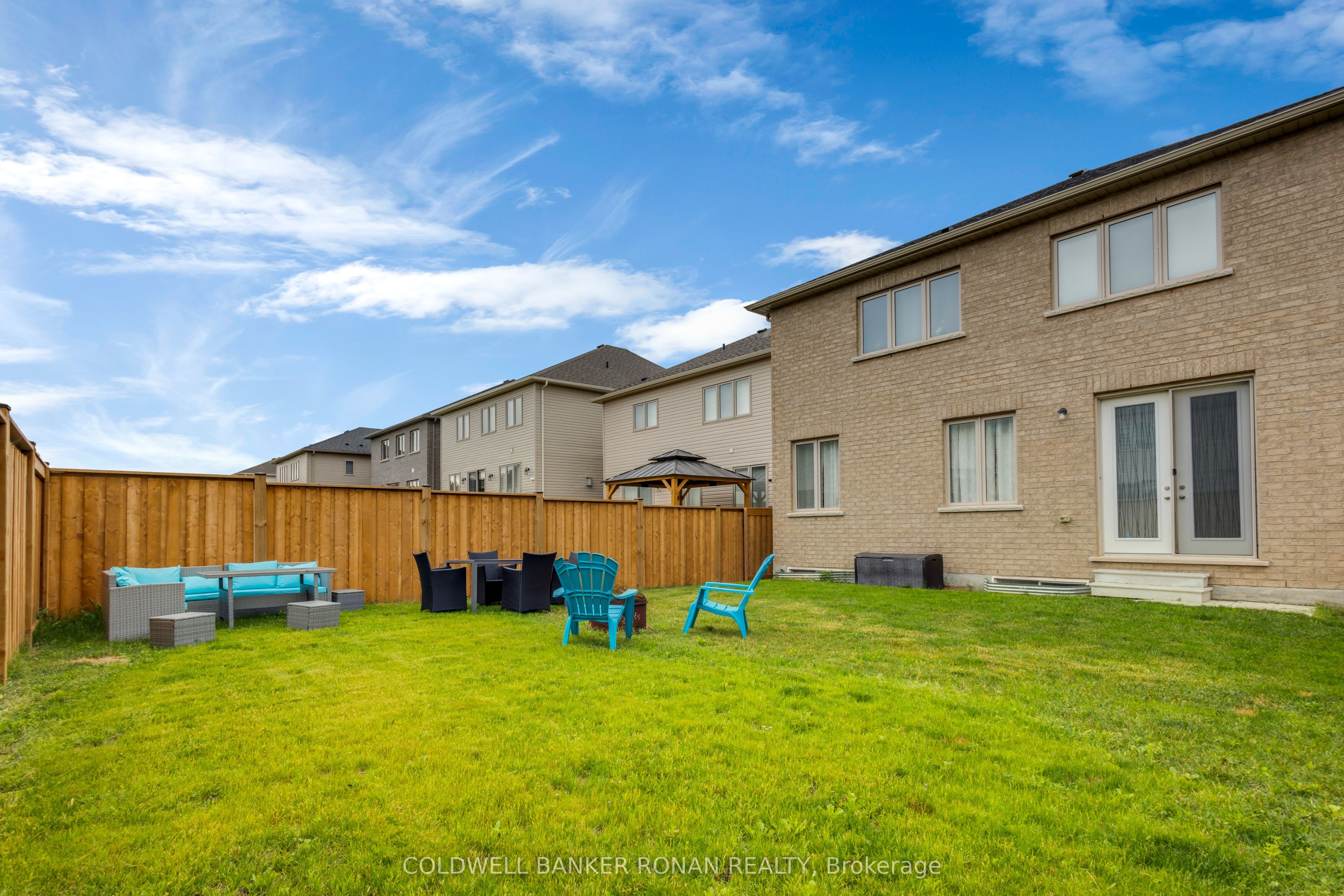 71 Harpin Way W Property Photo 32