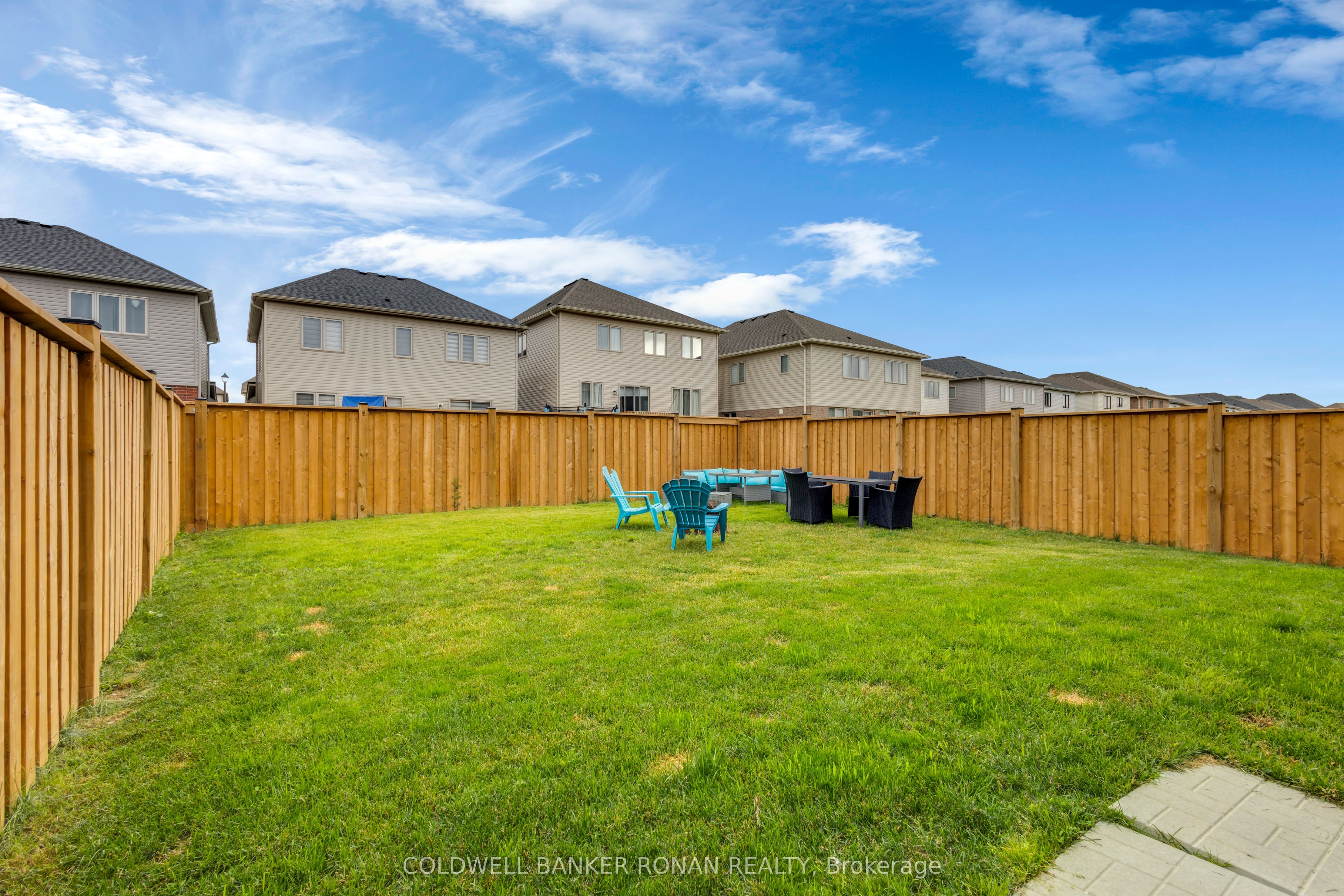 71 Harpin Way W Property Photo 33
