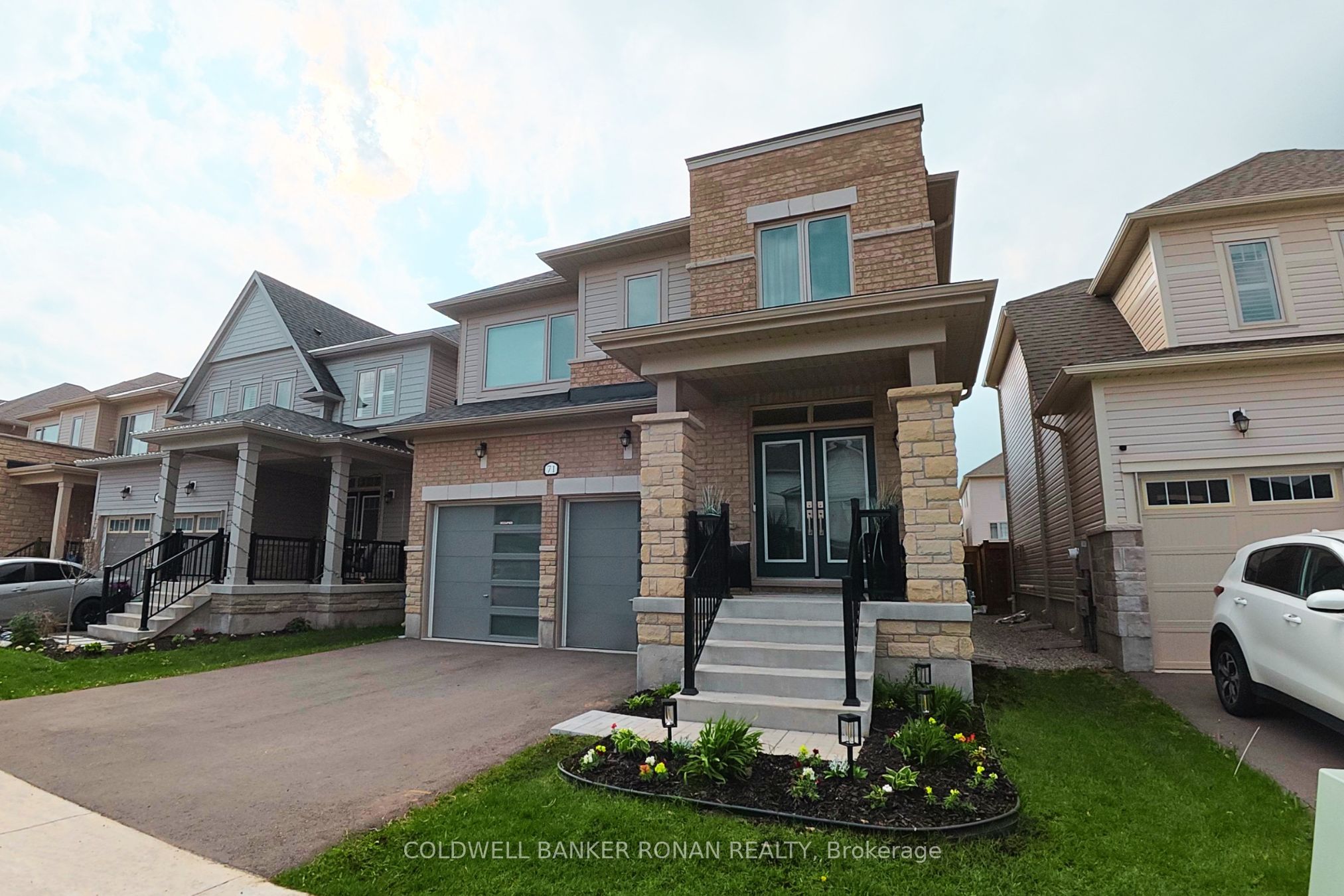 71 Harpin Way W Property Photo 37