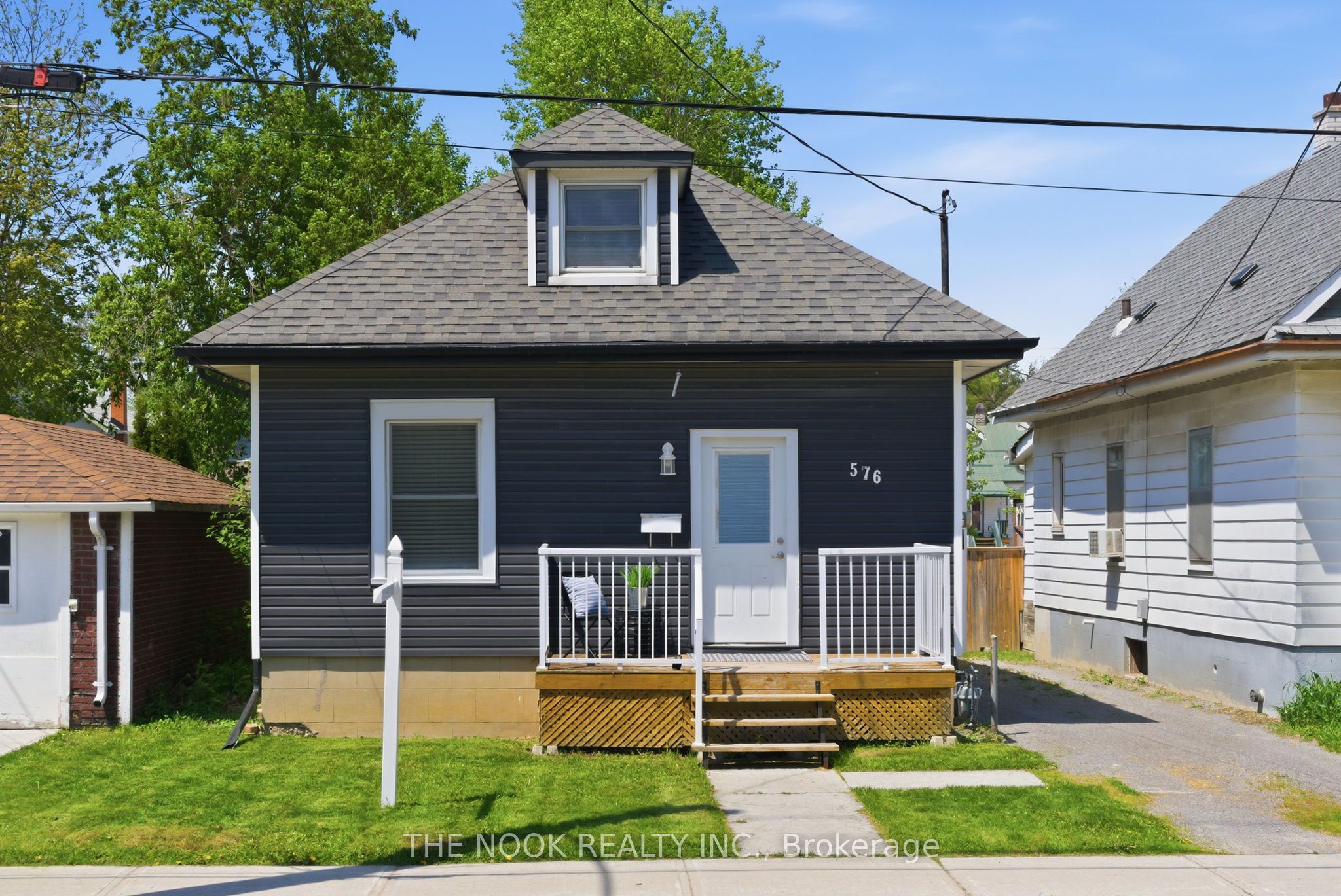 576 Wolfe Street Property Photo 1