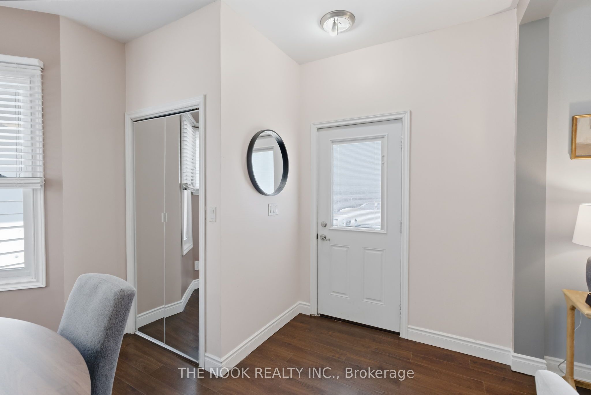 576 Wolfe Street Property Photo 2