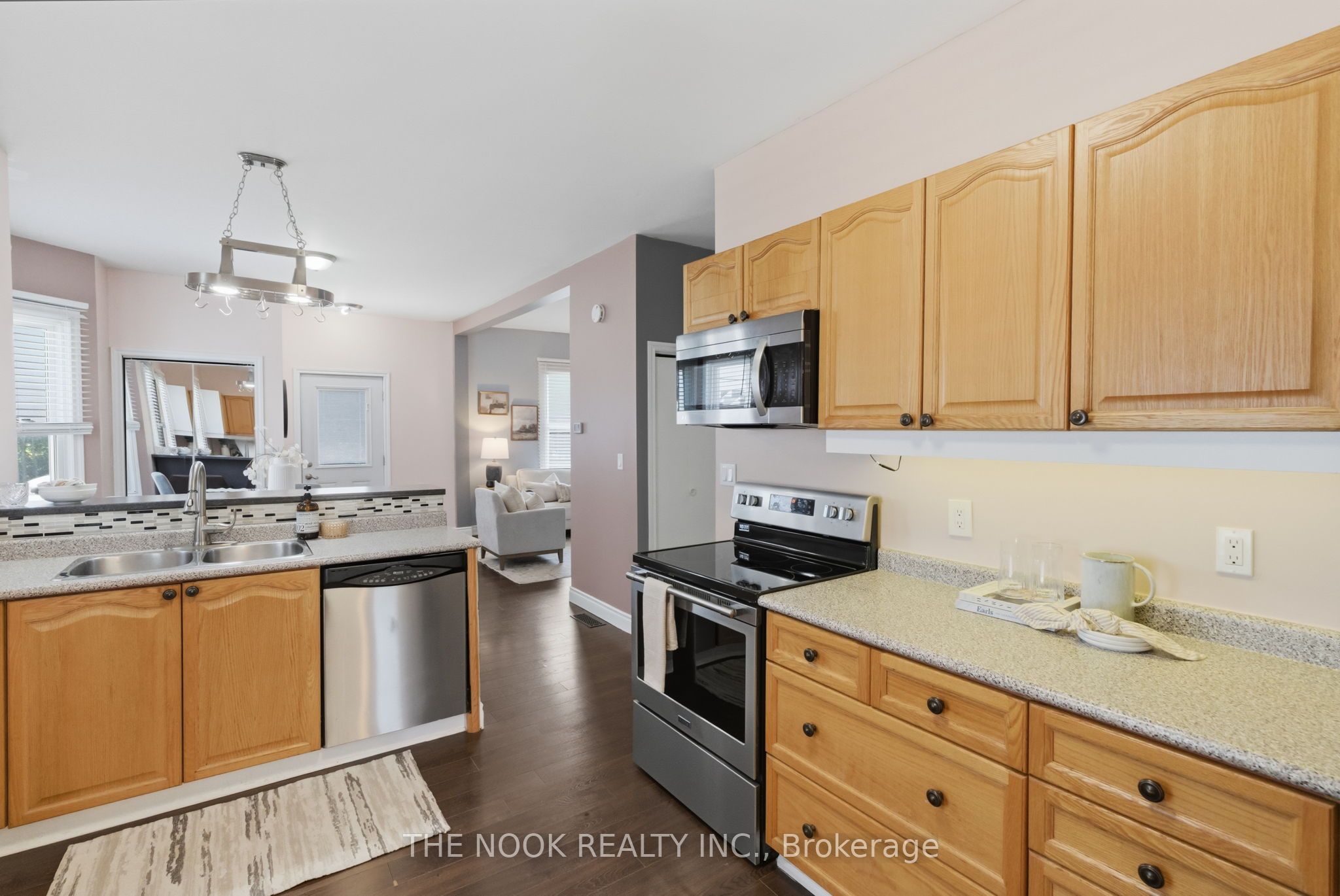 576 Wolfe Street Property Photo 7