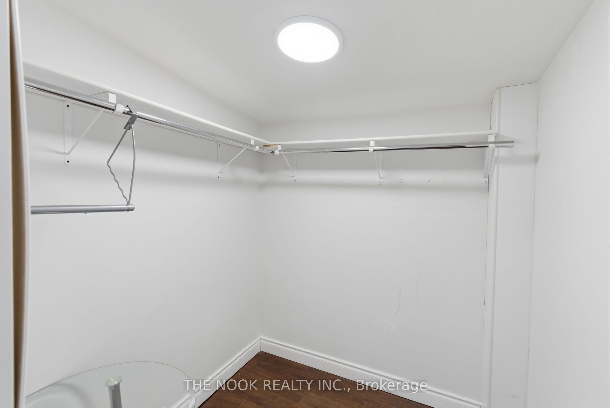 576 Wolfe Street Property Photo 11