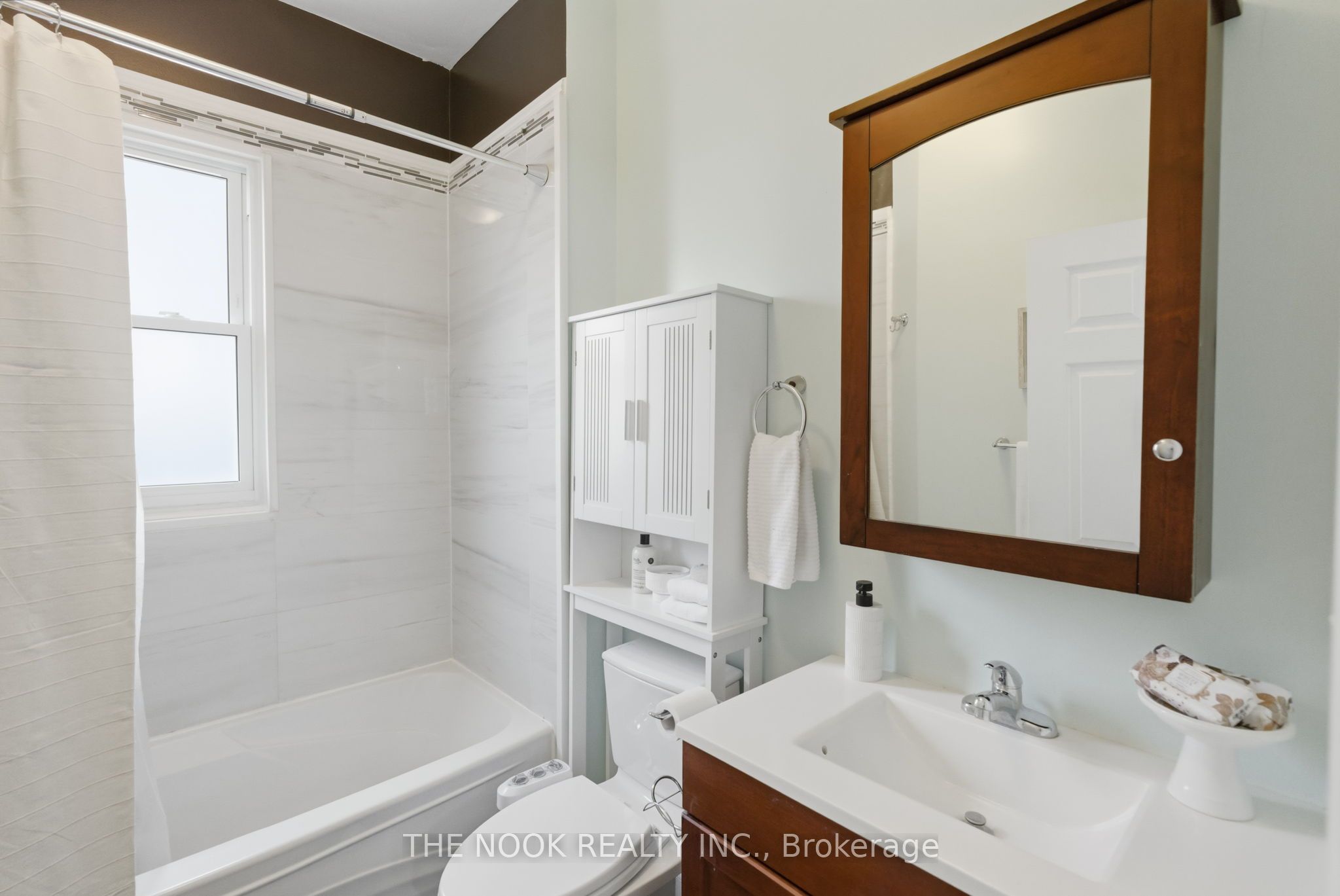 576 Wolfe Street Property Photo 12