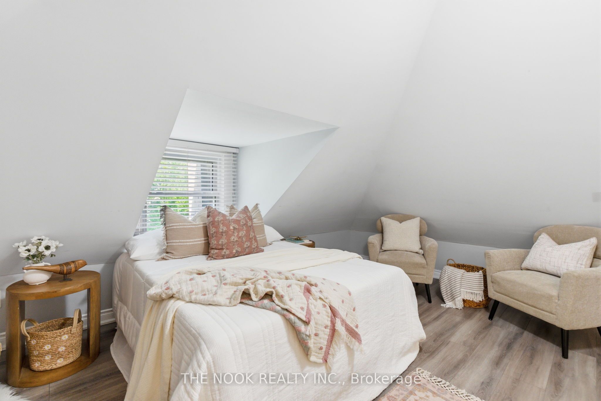 576 Wolfe Street Property Photo 17