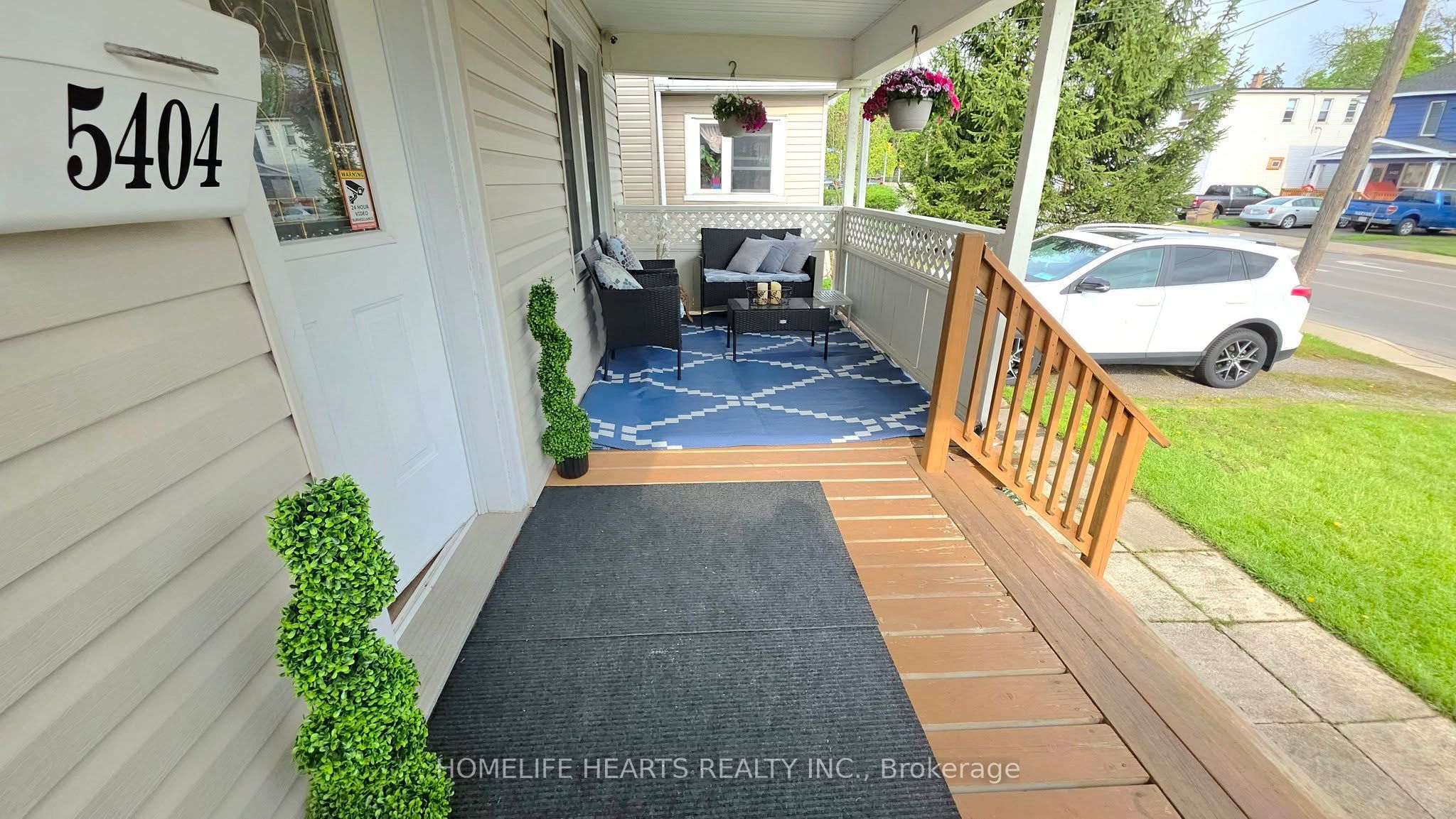 5404 Bridge Street Property Photo 3