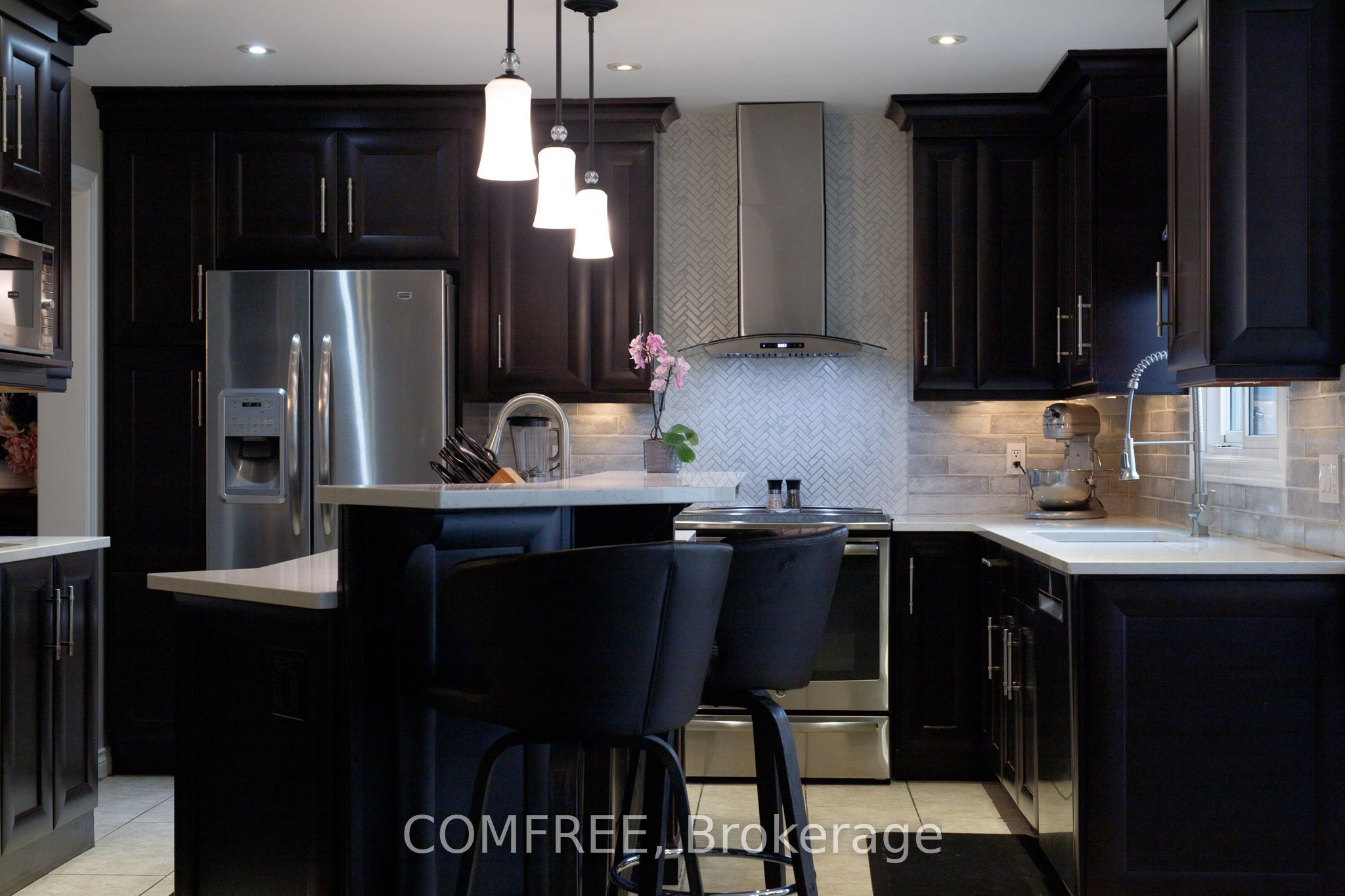 10 Endicott Drive Property Photo 6